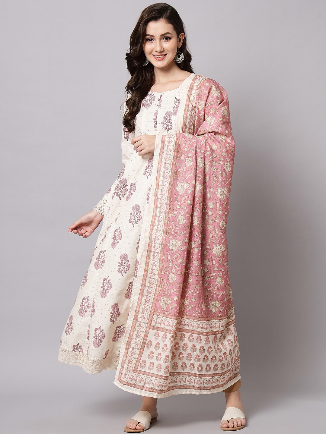 Silai Bunai Women Pink Floral Printed Sequinned Pure Cotton Kurta with Trousers & With Dupatta
Silai Bunai Women Pink Floral Printed Sequinned Pure Cotton Kurta with Trousers & With Dupatta
