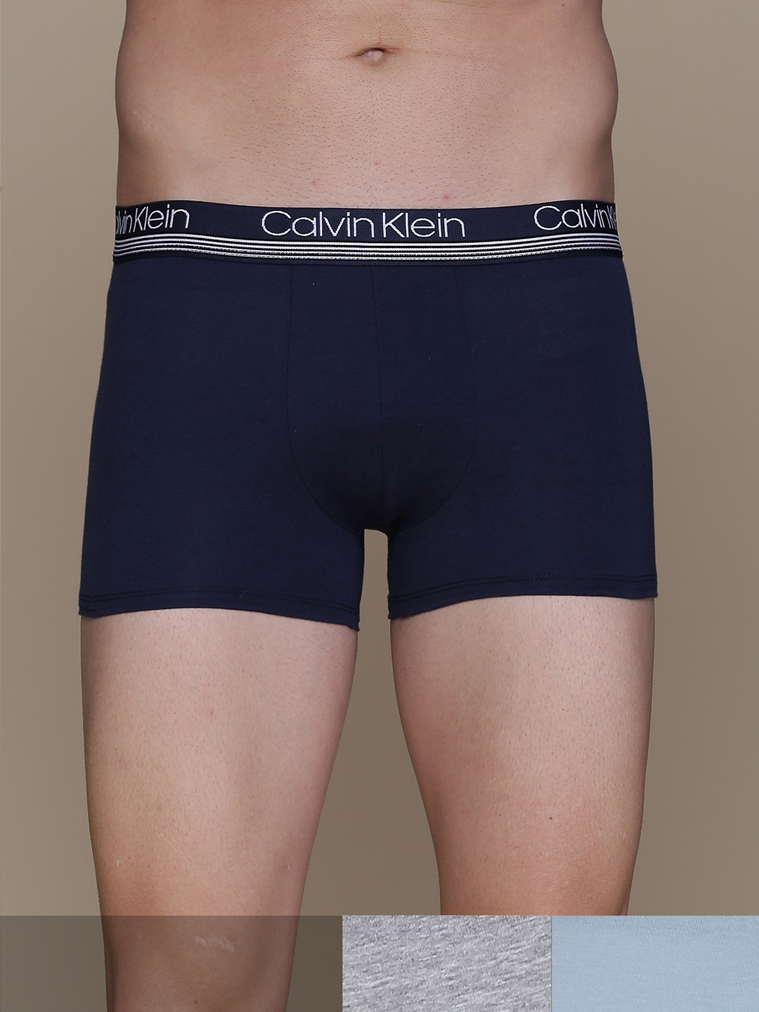 Calvin Klein Underwear Men Pack of 3 Solid Trunks NB27296HR, Navy blue
Calvin Klein Underwear Men Pack of 3 Solid Trunks NB27296HR, Navy blue