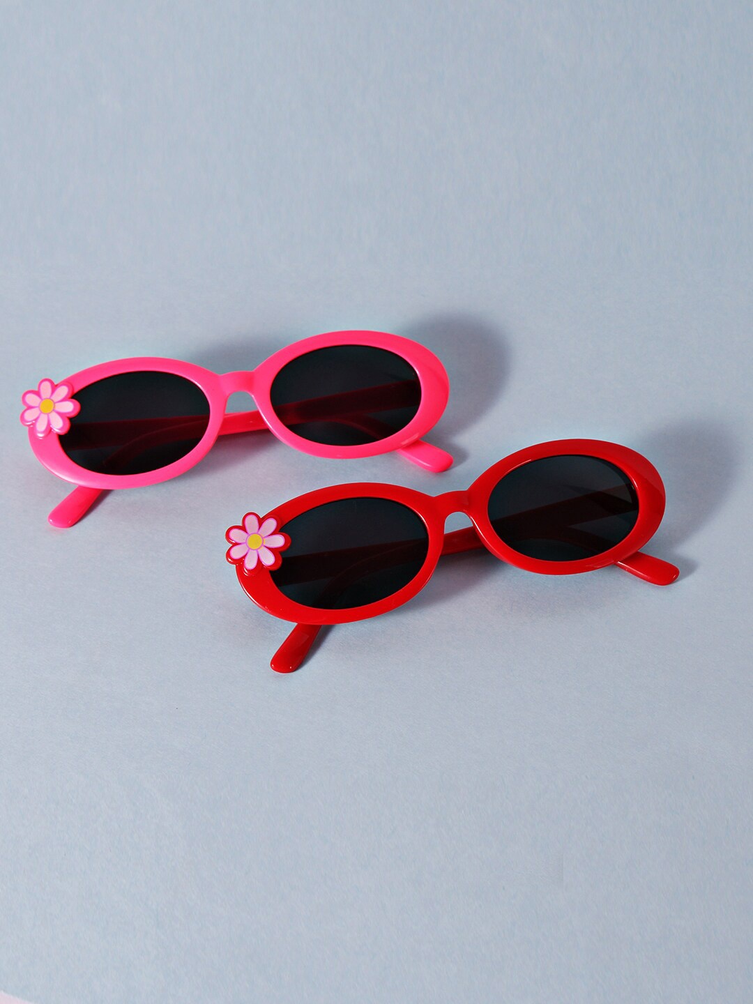 DukieKooky Kids Pack of 2 Black Lens & Red Oval Sunglasses with UV Protected Lens-DKSG359B
DukieKooky Kids Pack of 2 Black Lens & Red Oval Sunglasses with UV Protected Lens-DKSG359B
