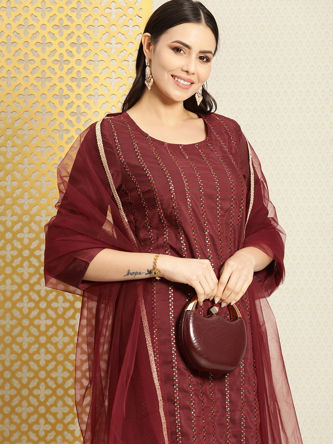House of Pataudi Ethnic Motifs Embroidered Jashn Sequinned Kurta with Trousers & Dupatta, Maroon
House of Pataudi Ethnic Motifs Embroidered Jashn Sequinned Kurta with Trousers & Dupatta, Maroon