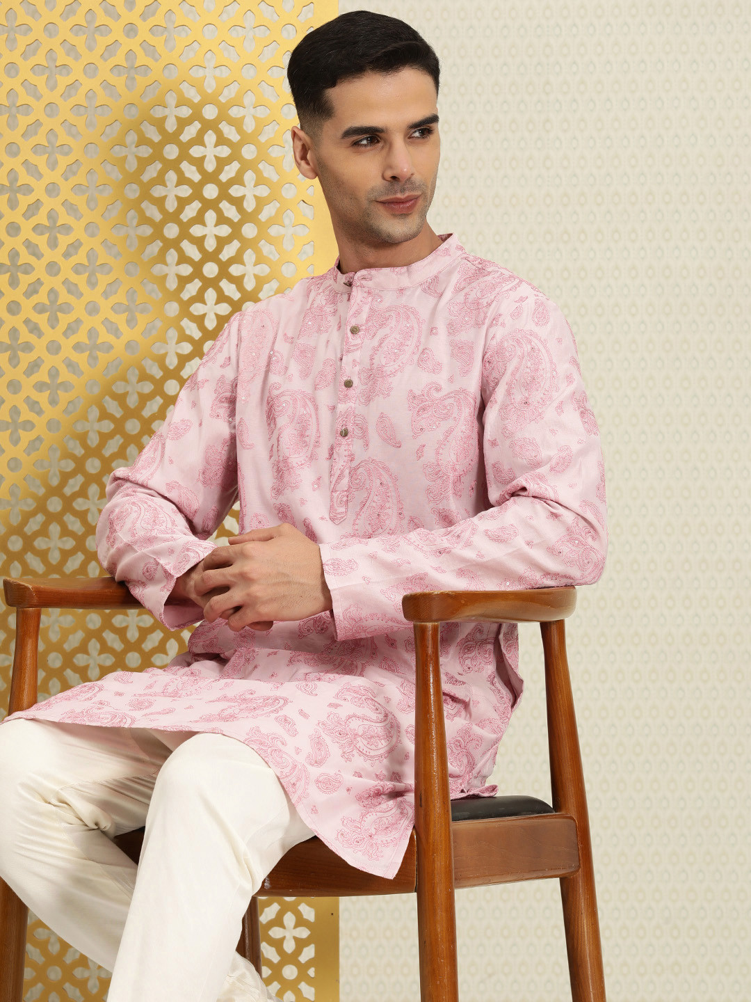 House of Pataudi Men Paisley Embroidered Sequinned Thread Work Jashn Kurta with Churidar, Pink
House of Pataudi Men Paisley Embroidered Sequinned Thread Work Jashn Kurta with Churidar, Pink