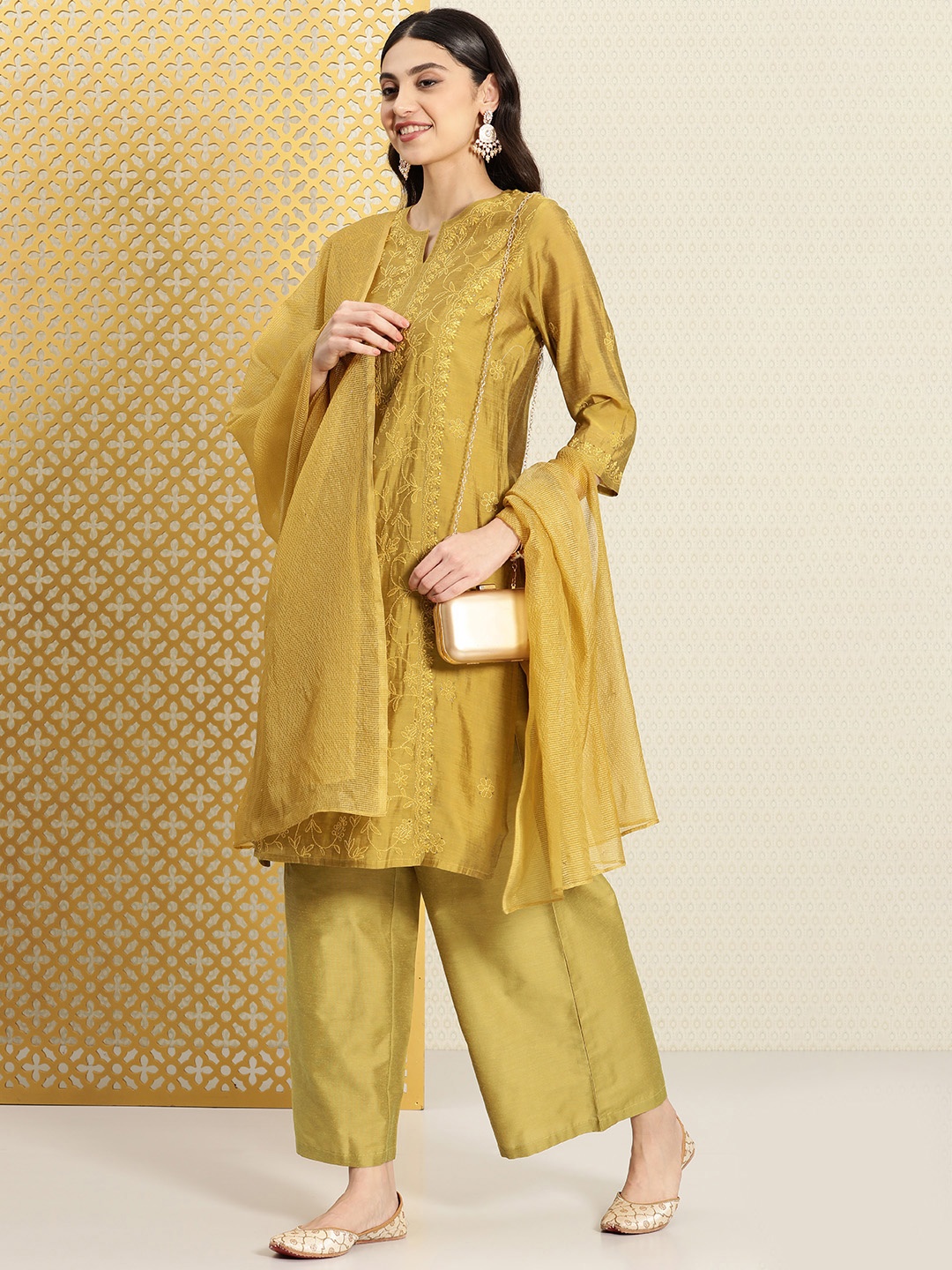 House of Pataudi Jashn Floral Embroidered Chikankari Kurta & Palazzos With Dupatta, Olive
House of Pataudi Jashn Floral Embroidered Chikankari Kurta & Palazzos With Dupatta, Olive
