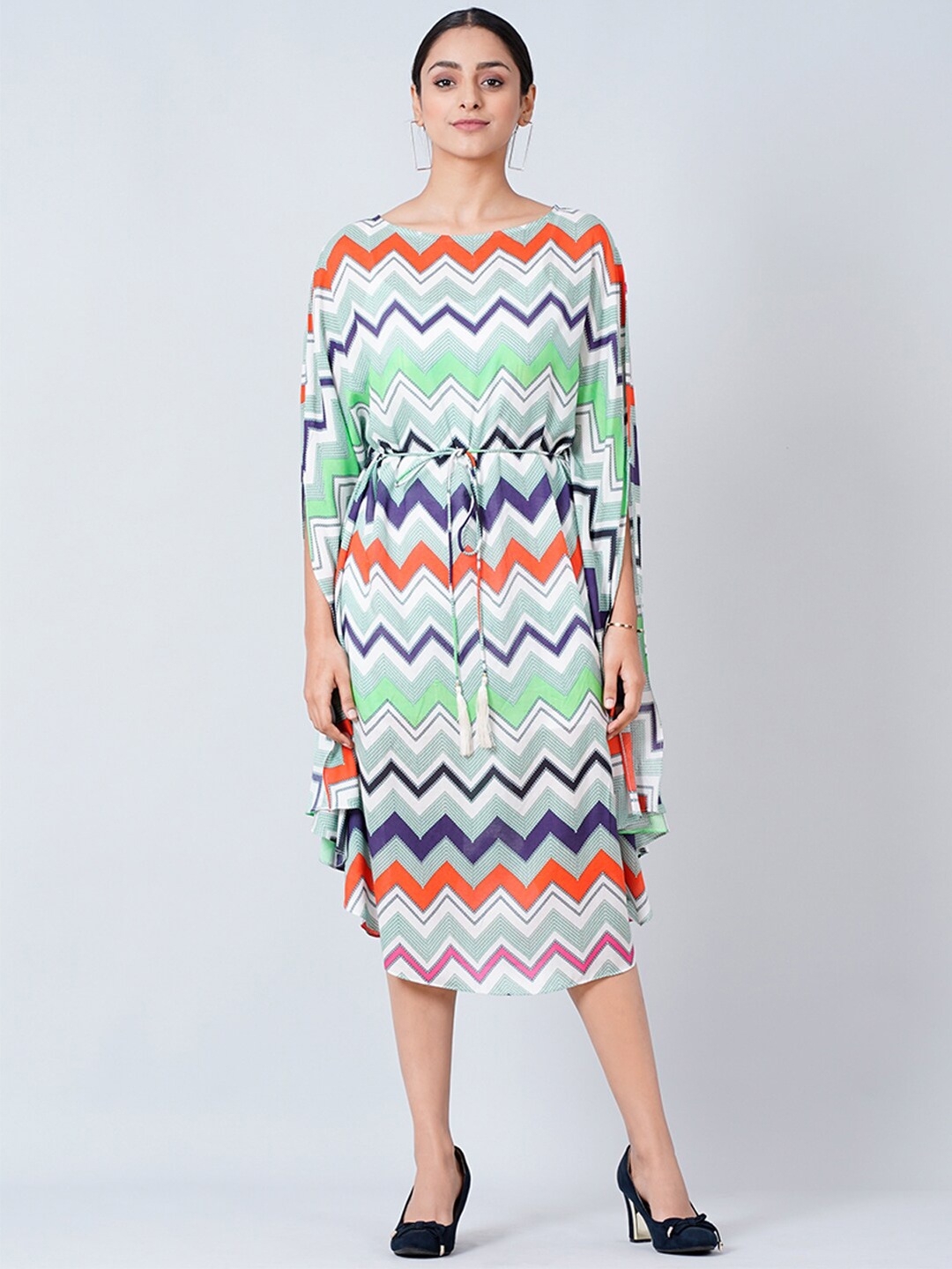 First Resort by Ramola Bachchan Women Blue & Green Geometric Printed Kaftan Midi Dress
First Resort by Ramola Bachchan Women Blue & Green Geometric Printed Kaftan Midi Dress