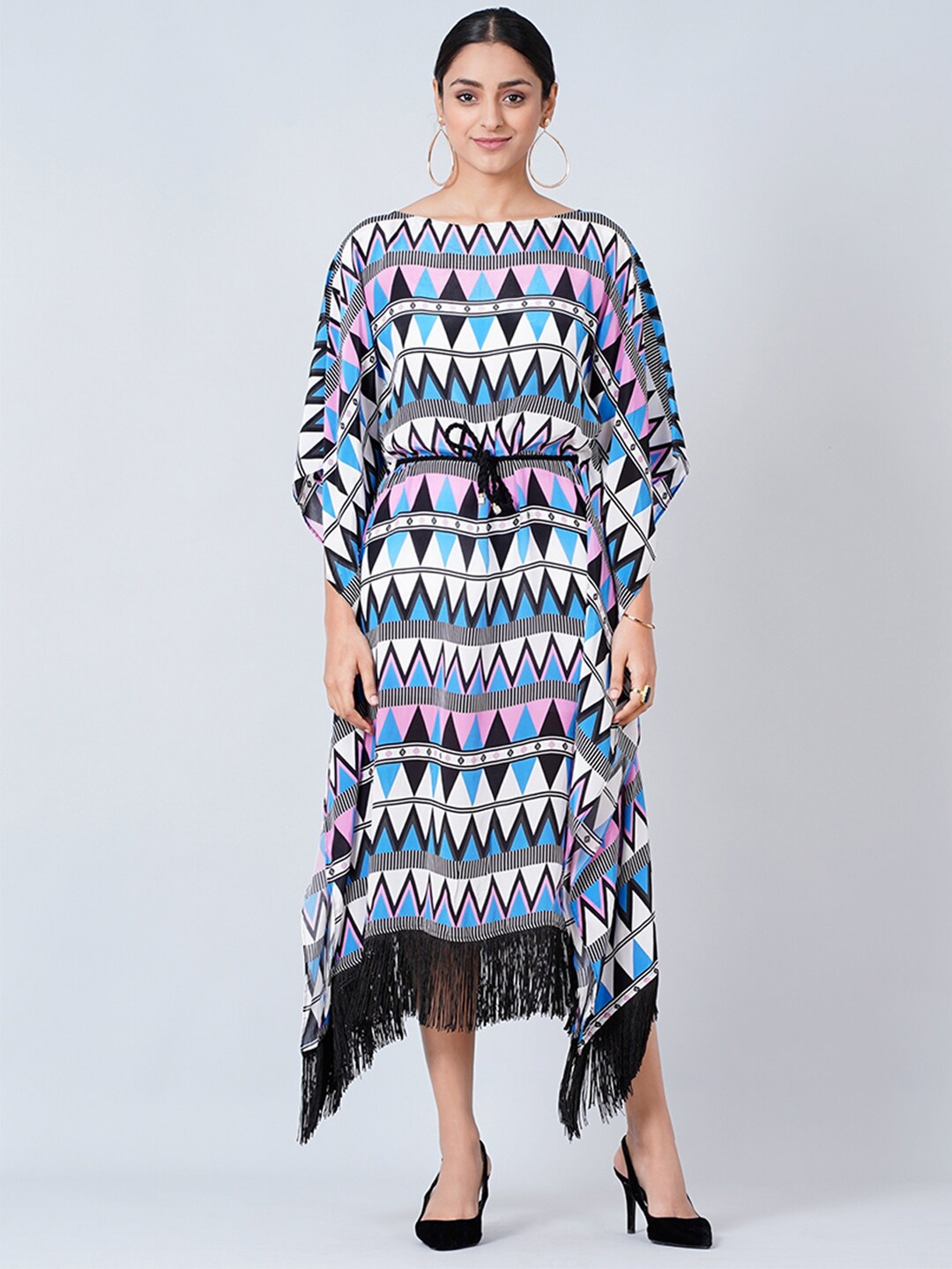 First Resort by Ramola Bachchan Women Blue & Black Geometric Printed Kaftan Midi Dress
First Resort by Ramola Bachchan Women Blue & Black Geometric Printed Kaftan Midi Dress