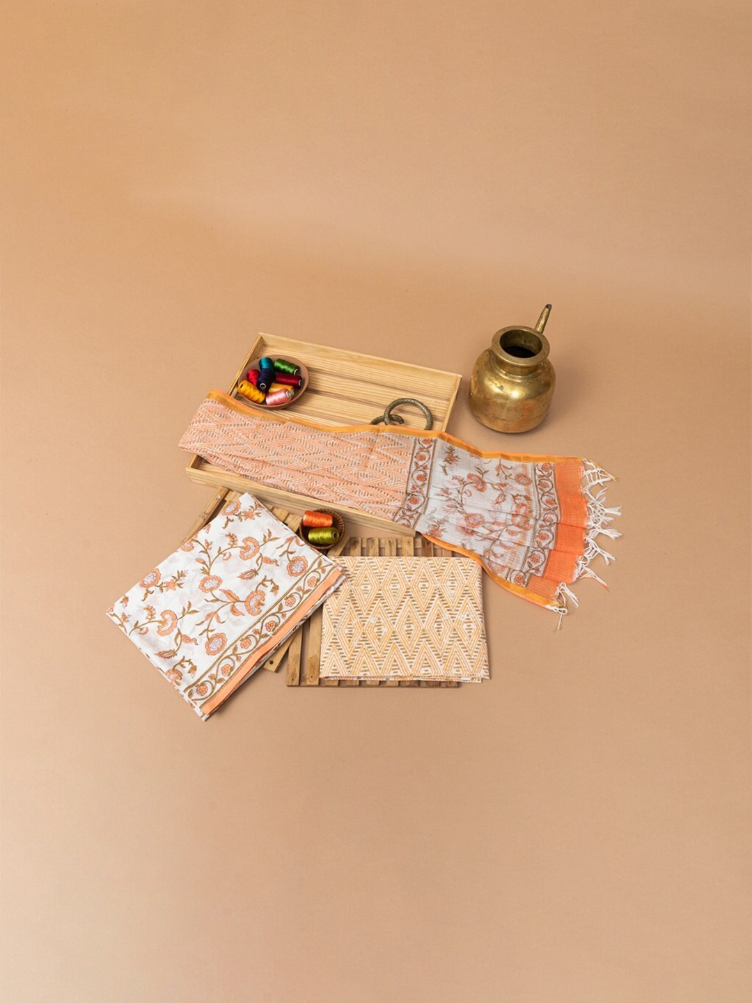 ArtiZenWeaves White & Orange Printed Kota Doriya Pure Cotton Unstitched Dress Material
ArtiZenWeaves White & Orange Printed Kota Doriya Pure Cotton Unstitched Dress Material