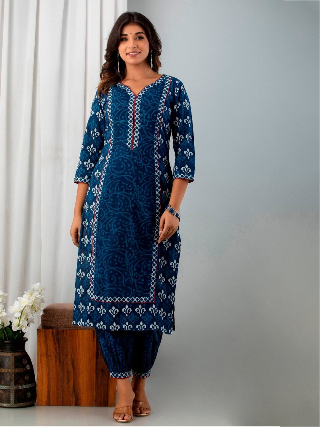 ArtiZenWeaves Women 3 piece Blue & White Dyed Pure Cotton Unstitched Dress Material
ArtiZenWeaves Women 3 piece Blue & White Dyed Pure Cotton Unstitched Dress Material