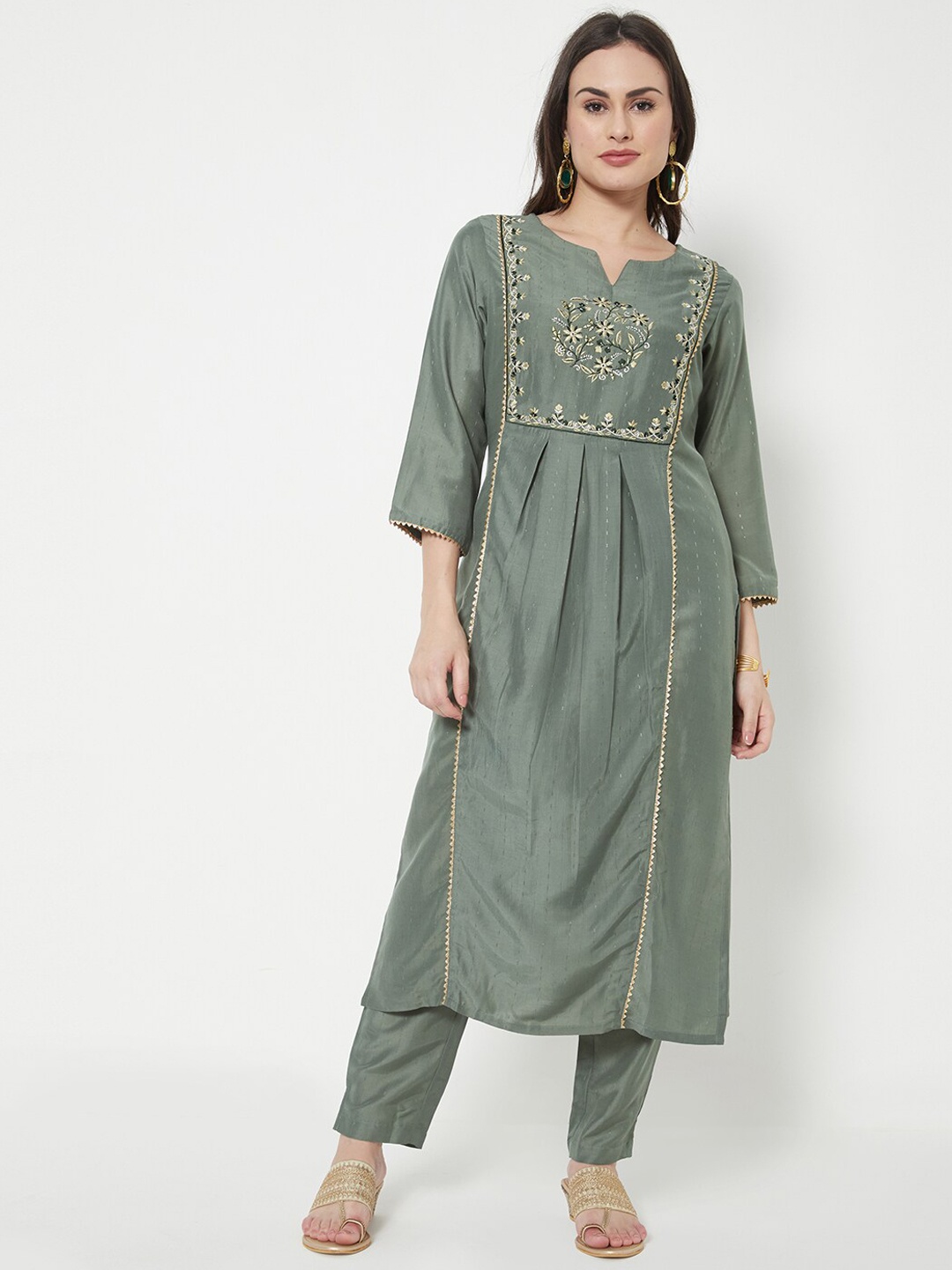 HEEPOSH Women Green Floral Embroidered Panelled Gotta Patti Kurta with Trousers & With Dupatta
HEEPOSH Women Green Floral Embroidered Panelled Gotta Patti Kurta with Trousers & With Dupatta