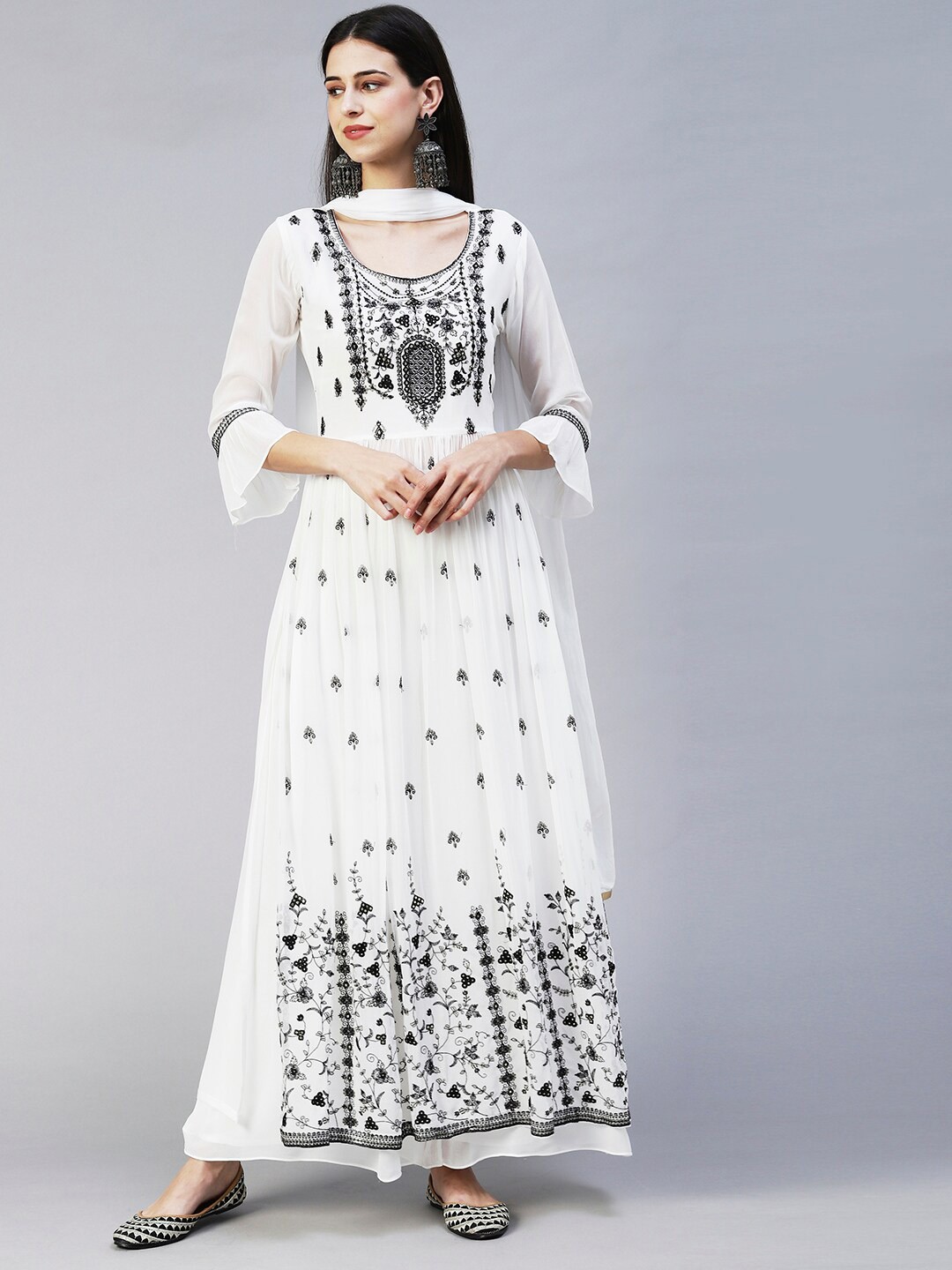 FASHOR Women White Ethnic Motifs Embroidered Pleated Gotta Patti Kurta with Palazzos & With Dupatta
FASHOR Women White Ethnic Motifs Embroidered Pleated Gotta Patti Kurta with Palazzos & With Dupatta