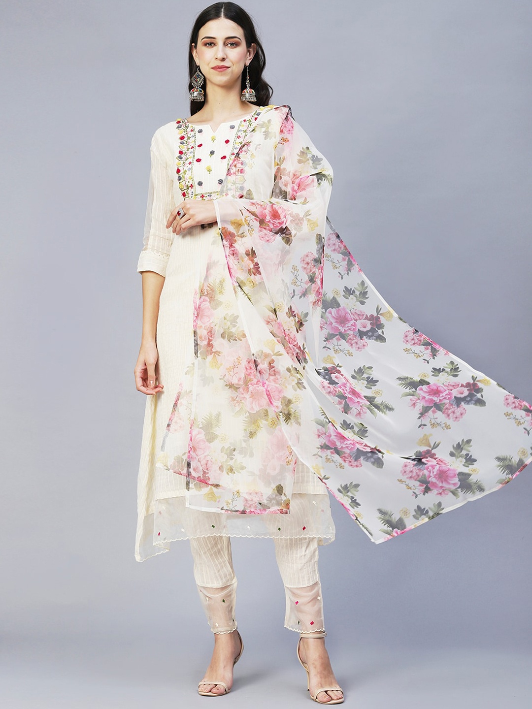 FASHOR Women Off White Floral Embroidered Pure Cotton Kurta with Trousers & With Dupatta
FASHOR Women Off White Floral Embroidered Pure Cotton Kurta with Trousers & With Dupatta