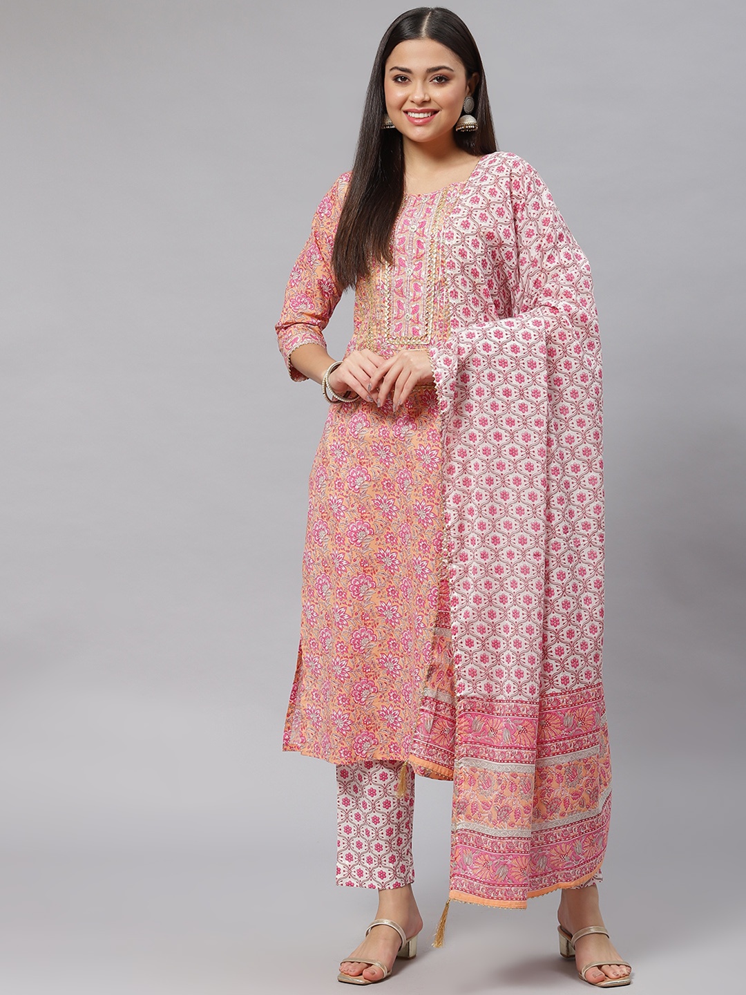 Divena Women Pink Floral Printed Gotta Patti Pure Cotton Kurta with Trousers & With Dupatta
Divena Women Pink Floral Printed Gotta Patti Pure Cotton Kurta with Trousers & With Dupatta