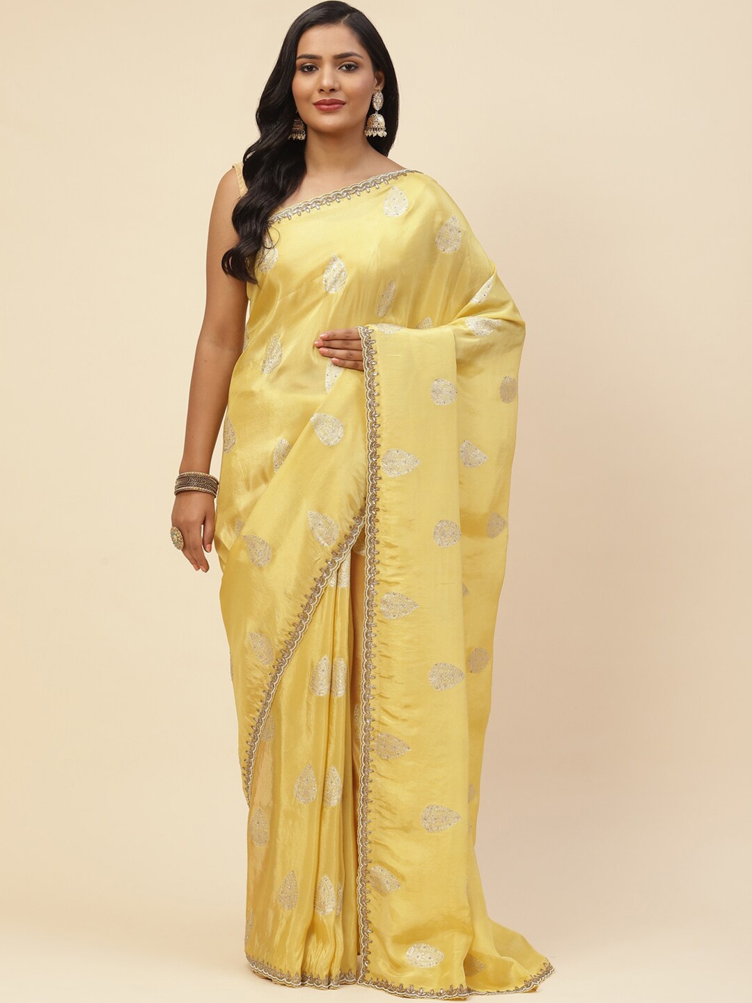 Meena Bazaar Women Yellow & Silver-Toned Floral Embroidered Art Silk Banarasi Saree
Meena Bazaar Women Yellow & Silver-Toned Floral Embroidered Art Silk Banarasi Saree