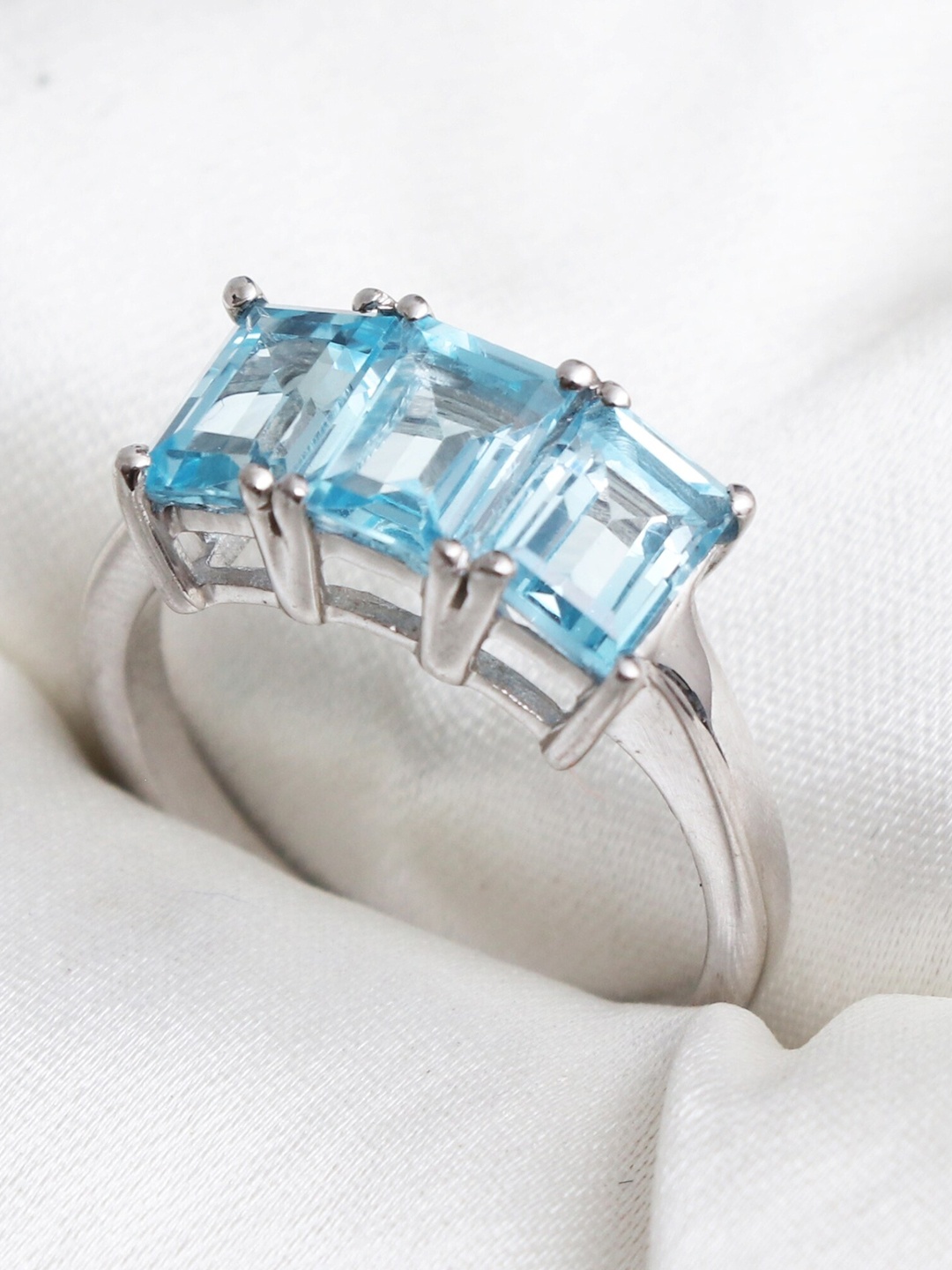 HIFLYER JEWELS Women 925 Sterling Silver Rhodium-Plated Blue Stone-Studded Finger Ring
HIFLYER JEWELS Women 925 Sterling Silver Rhodium-Plated Blue Stone-Studded Finger Ring