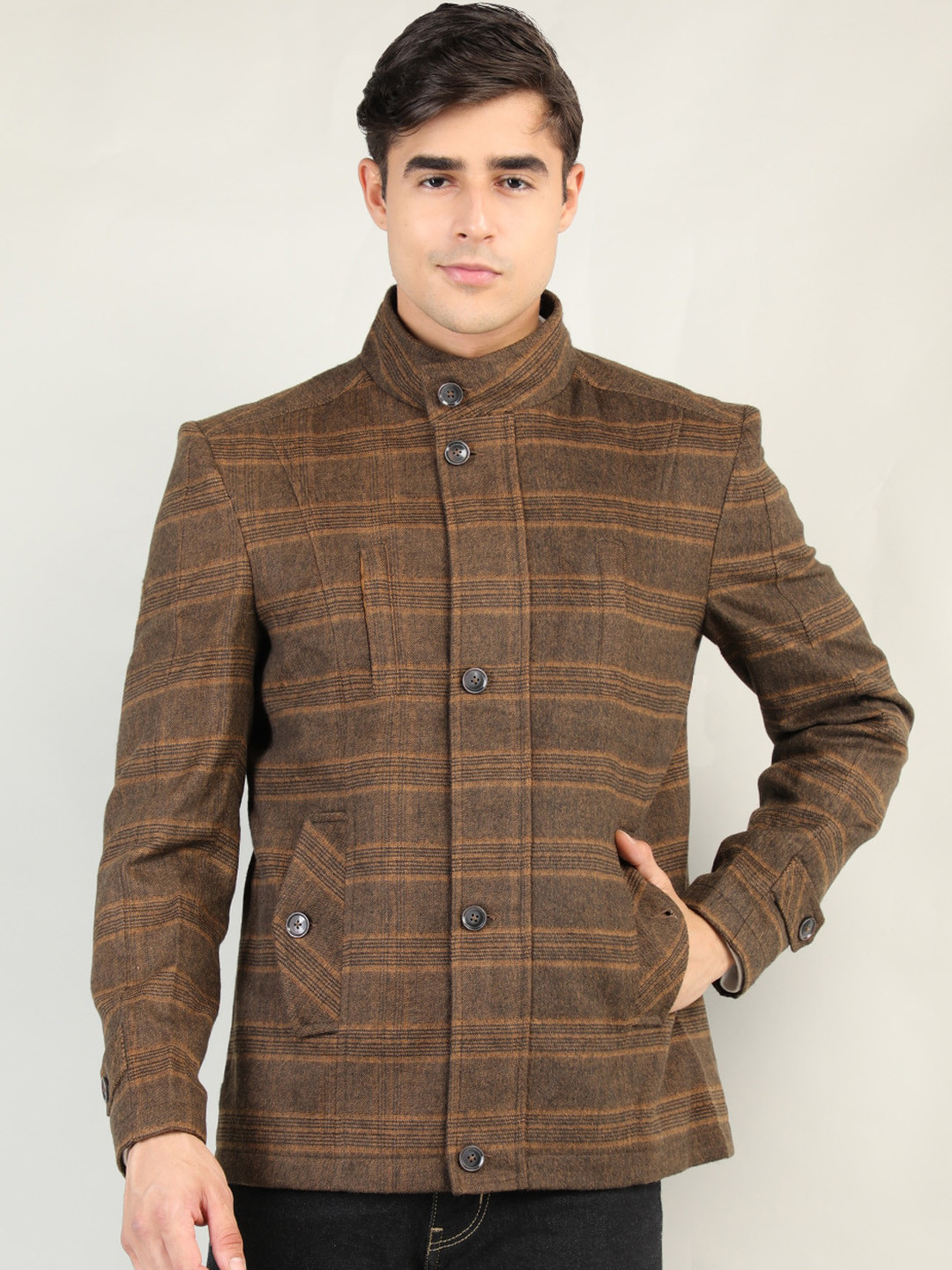 Dlanxa Men Tan Striped Single-Breasted Trench Coats 
Dlanxa Men Tan Striped Single-Breasted Trench Coats
