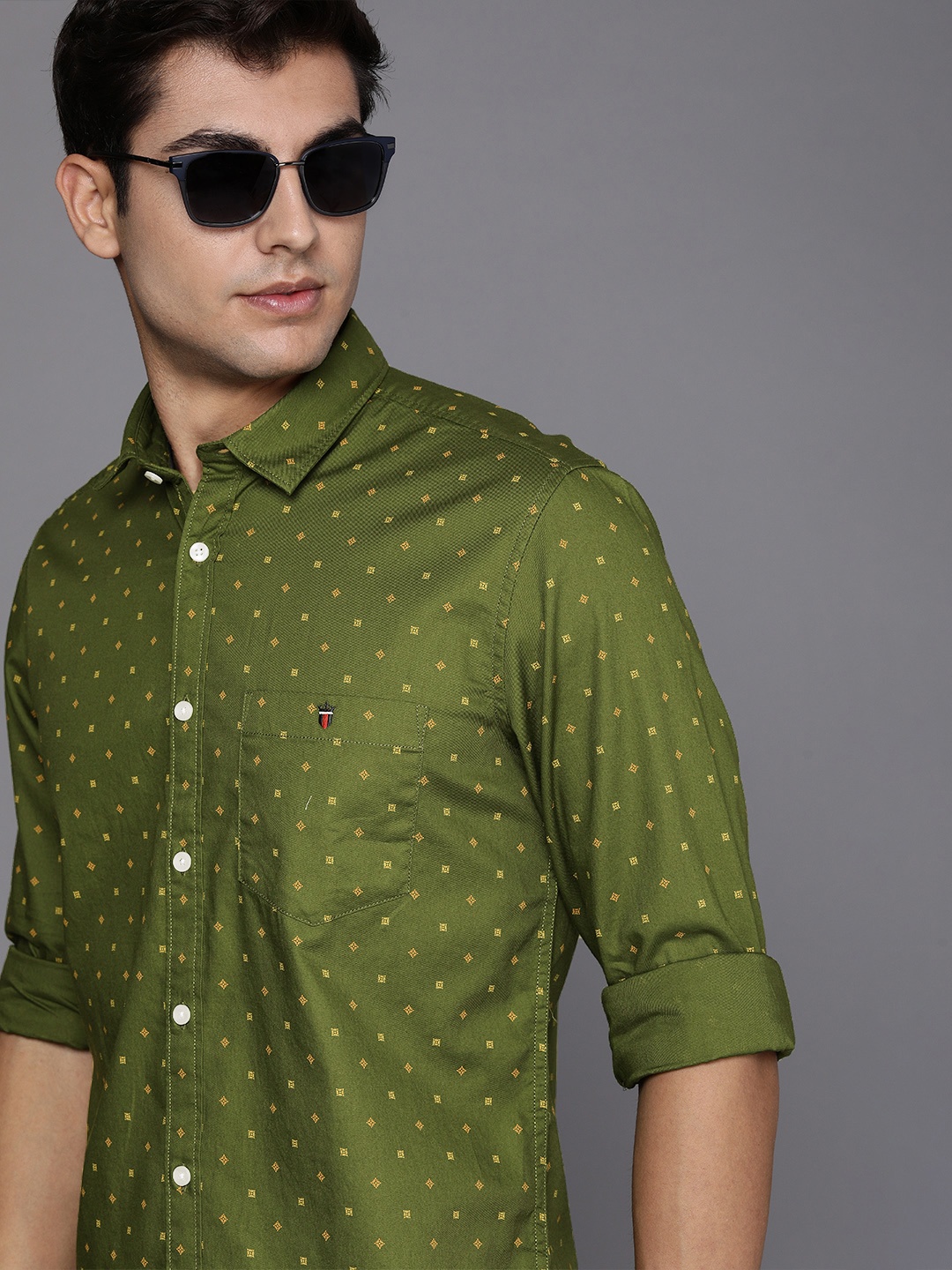 Louis Philippe Jeans Men Slim Fit Geometric Printed Pure Cotton Casual Shirt, Olive
Louis Philippe Jeans Men Slim Fit Geometric Printed Pure Cotton Casual Shirt, Olive