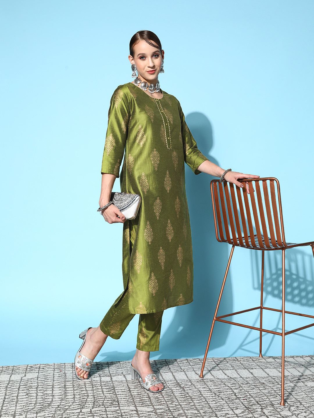 Shae by SASSAFRAS Women Green Floral Printed Gotta Patti Kurta with Trousers
Shae by SASSAFRAS Women Green Floral Printed Gotta Patti Kurta with Trousers