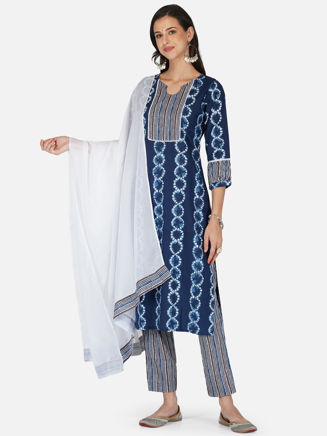METRO-FASHION Women Blue Floral Printed Thread Work Pure Cotton Kurta with Trousers & With Dupatta
METRO-FASHION Women Blue Floral Printed Thread Work Pure Cotton Kurta with Trousers & With Dupatta