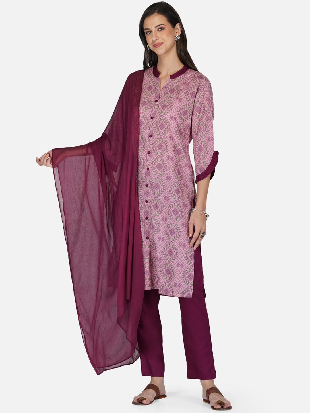 METRO-FASHION Women Purple Floral Printed Patchwork Kurta with Trousers & With Dupatta, Burgundy
METRO-FASHION Women Purple Floral Printed Patchwork Kurta with Trousers & With Dupatta, Burgundy
