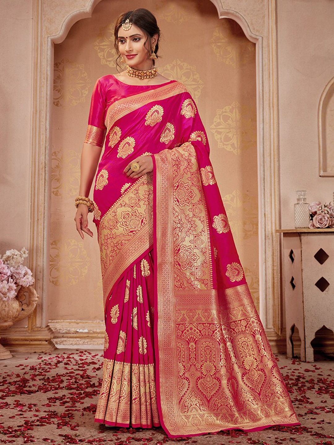 MONJOLIKA FASHION Magenta & Gold-Toned Ethnic Motifs Zari Silk Blend Banarasi Saree
MONJOLIKA FASHION Magenta & Gold-Toned Ethnic Motifs Zari Silk Blend Banarasi Saree