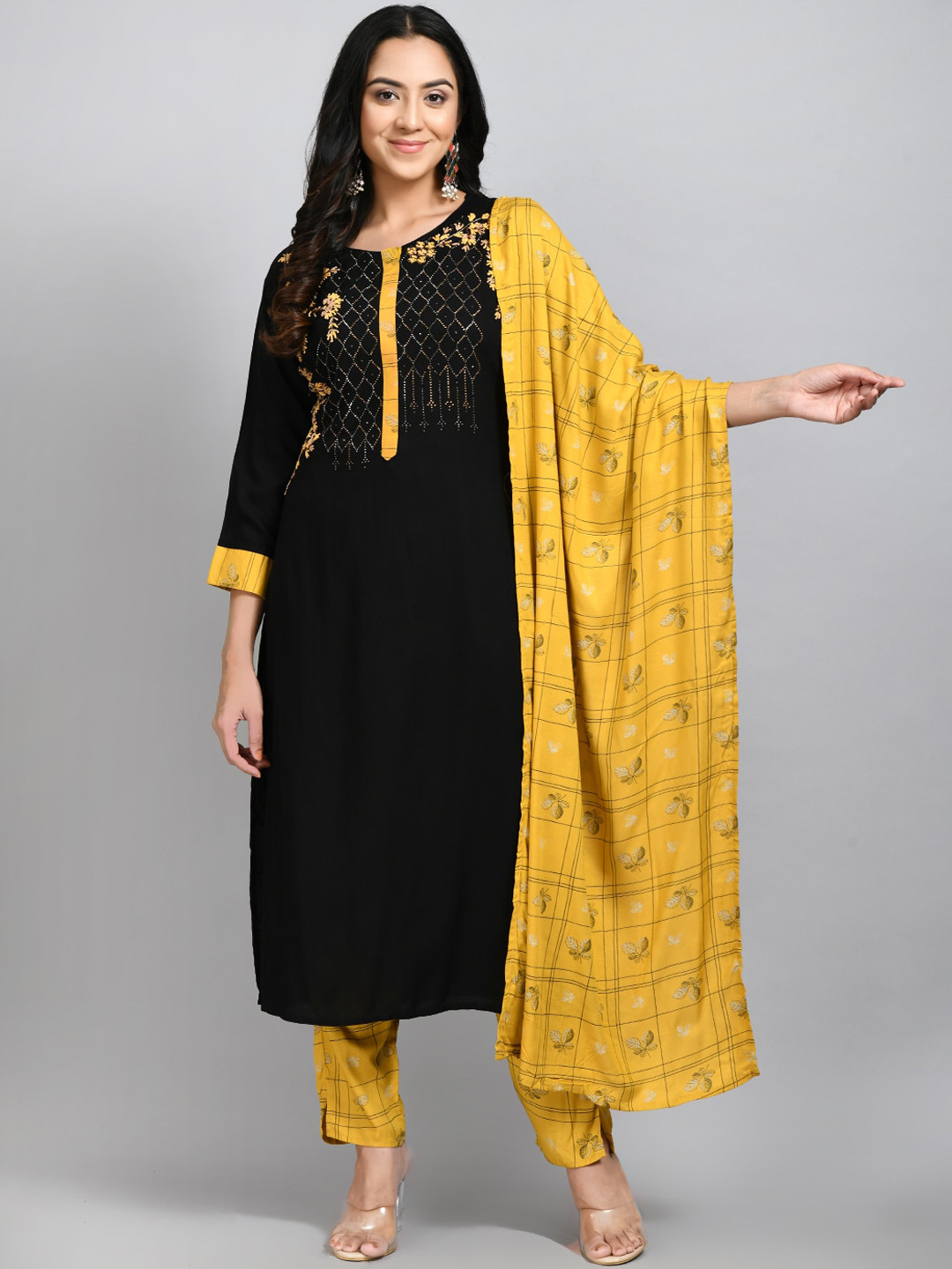 DesiNoor.com Floral Embroidered Beads and Stones Kurta with Trousers & With Dupatta, Black
DesiNoor.com Floral Embroidered Beads and Stones Kurta with Trousers & With Dupatta, Black