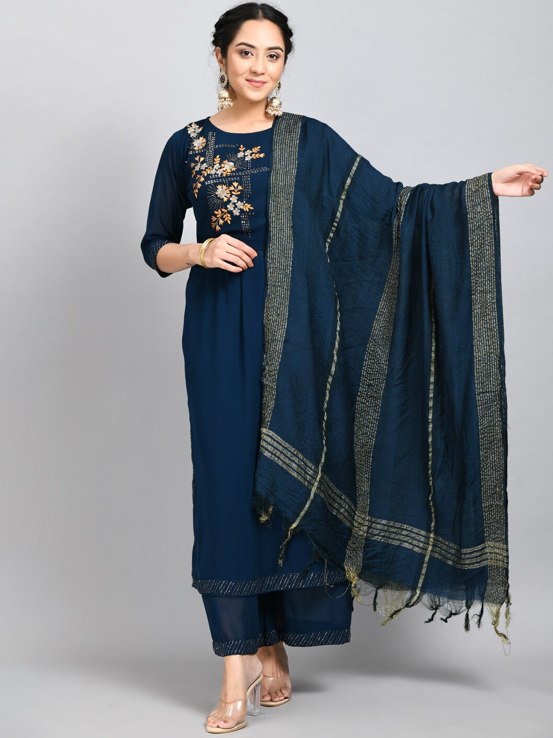 DesiNoor.com Floral Embroidered Beads and Stones Kurta with Palazzos & With Dupatta, Teal
DesiNoor.com Floral Embroidered Beads and Stones Kurta with Palazzos & With Dupatta, Teal