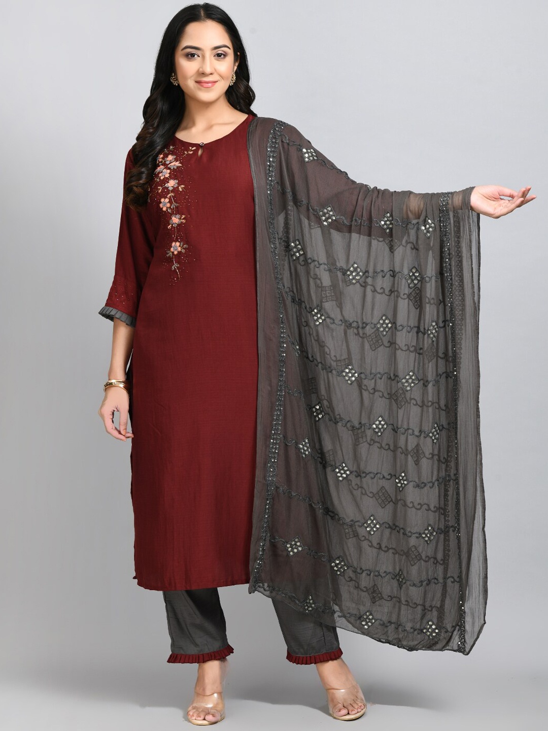 DesiNoor.com Floral Embroidered Beads and Stones Kurta with Trousers & With Dupatta, Maroon
DesiNoor.com Floral Embroidered Beads and Stones Kurta with Trousers & With Dupatta, Maroon