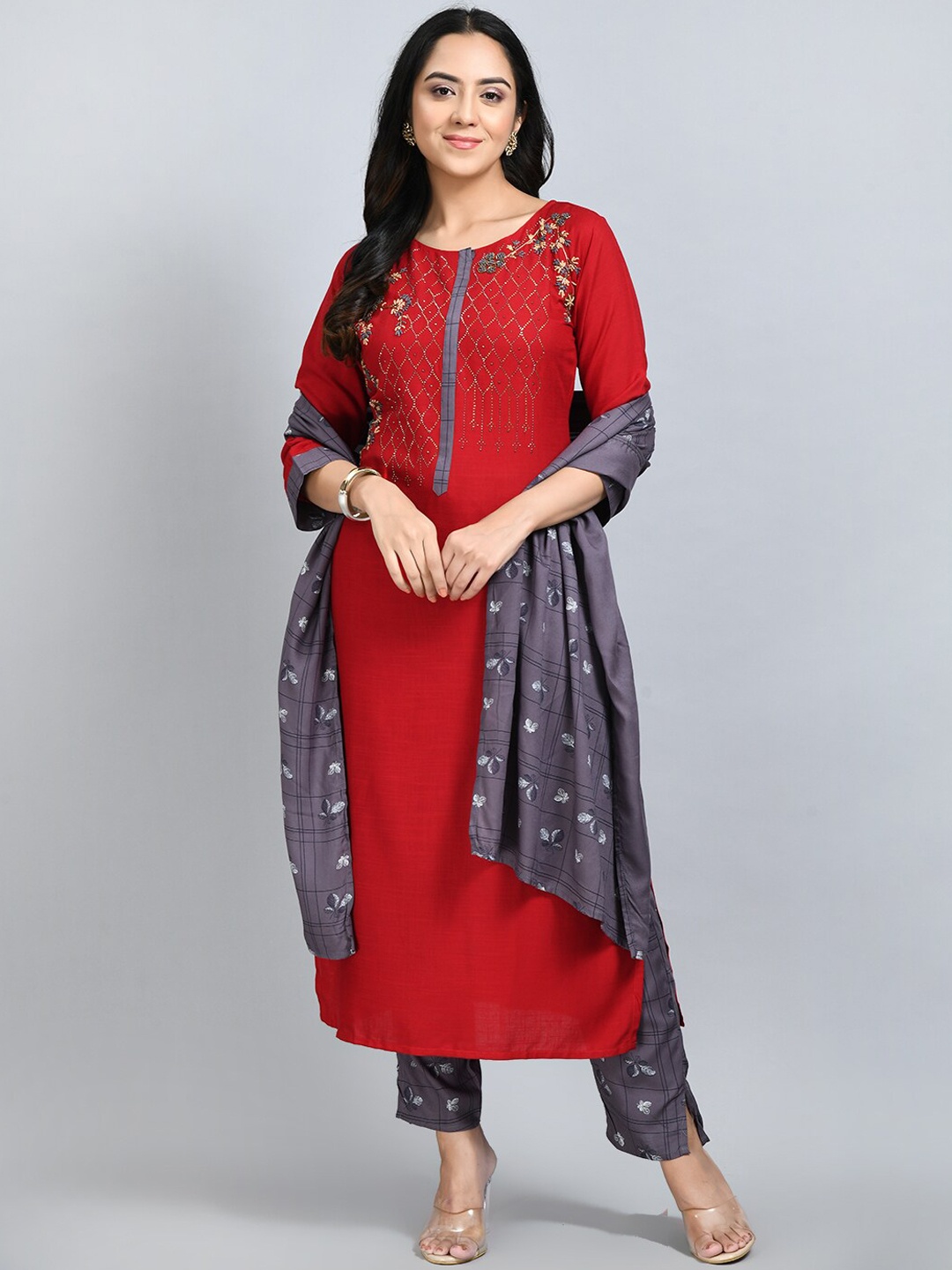 DesiNoor.com Floral Embroidered Beads and Stones Kurta with Trousers & With Dupatta, Red
DesiNoor.com Floral Embroidered Beads and Stones Kurta with Trousers & With Dupatta, Red