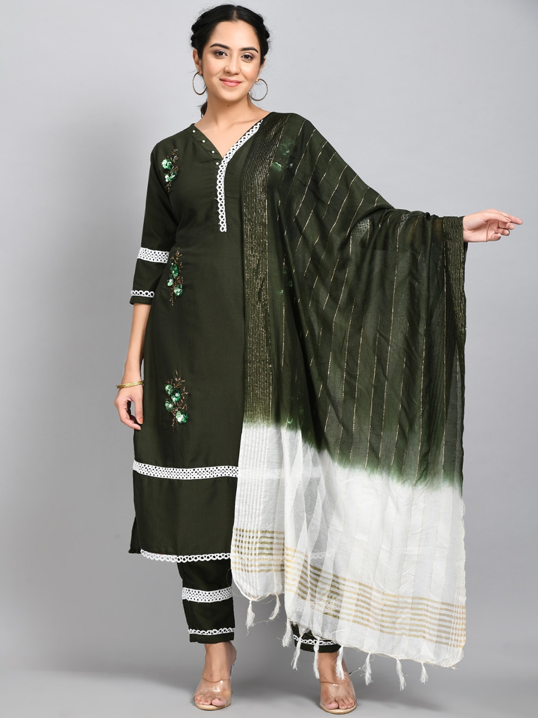 DesiNoor.com Ethnic Motifs Embroidered Beads and Stones Kurta with Trousers & Dupatta, Green
DesiNoor.com Ethnic Motifs Embroidered Beads and Stones Kurta with Trousers & Dupatta, Green