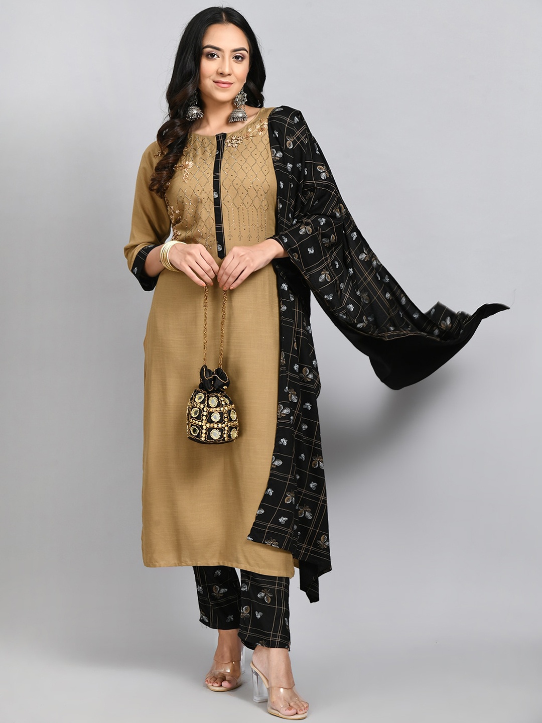 DesiNoor.com Ethnic Motifs Embroidered Beads and Stones Kurta with Trousers & Dupatta, Beige
DesiNoor.com Ethnic Motifs Embroidered Beads and Stones Kurta with Trousers & Dupatta, Beige