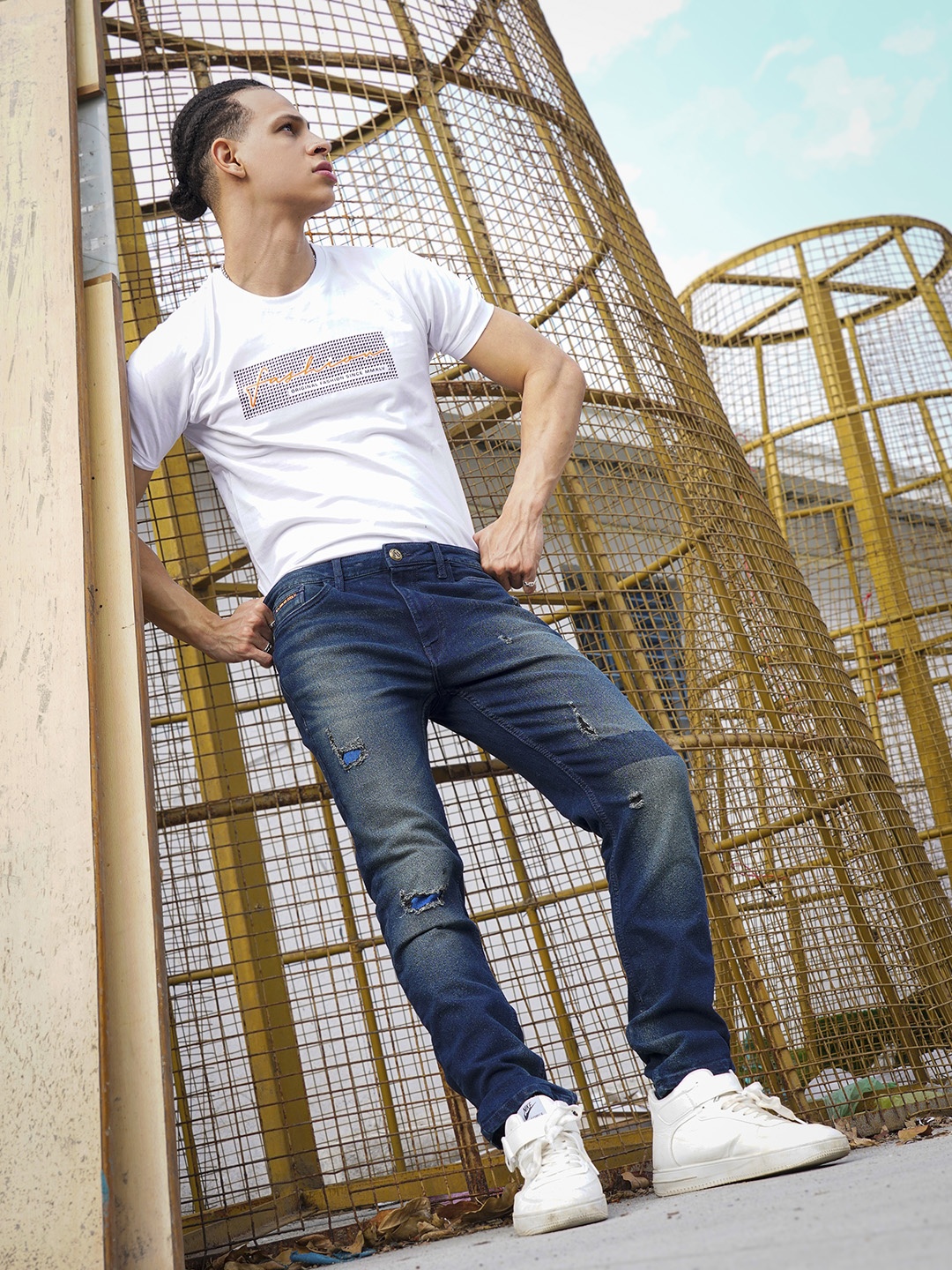 The Indian Garage Co Men Slim Fit Low Distress Light Fade Stretchable Jeans, Navy blue
The Indian Garage Co Men Slim Fit Low Distress Light Fade Stretchable Jeans, Navy blue
