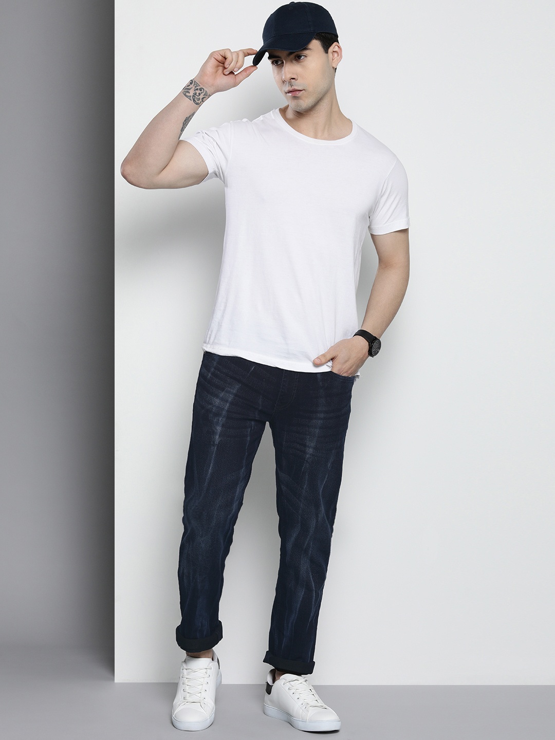 The Indian Garage Co Men Slim Straight Fit Light Fade Stretchable Jeans, Navy blue
The Indian Garage Co Men Slim Straight Fit Light Fade Stretchable Jeans, Navy blue