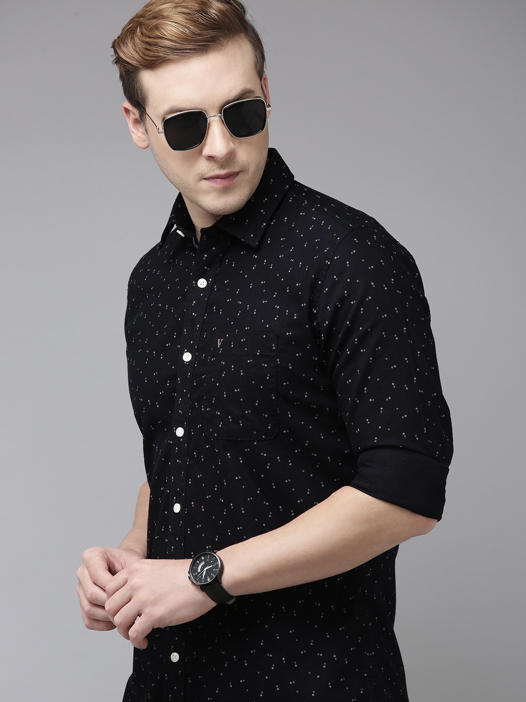 Van Heusen Sport Men Black Slim Fit Conversational Opaque Printed Pure Cotton Casual Shirt
Van Heusen Sport Men Black Slim Fit Conversational Opaque Printed Pure Cotton Casual Shirt