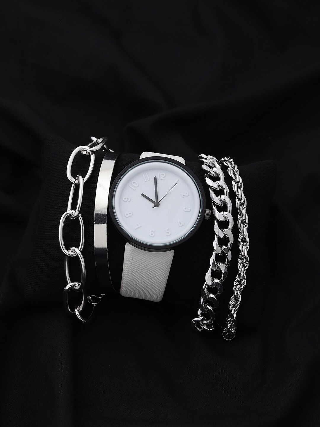 HAUTE SAUCE by Campus Sutra Women Silver & White Watch Gift Set- 91029990 AW22_HSWB5030
HAUTE SAUCE by Campus Sutra Women Silver & White Watch Gift Set- 91029990 AW22_HSWB5030
