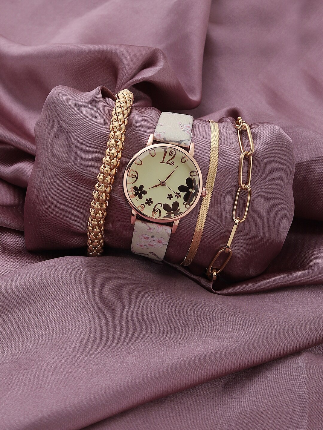 HAUTE SAUCE by Campus Sutra Women Grey & Gold Watch & Bracelets Gift Set AW22_HSWB5027
HAUTE SAUCE by Campus Sutra Women Grey & Gold Watch & Bracelets Gift Set AW22_HSWB5027