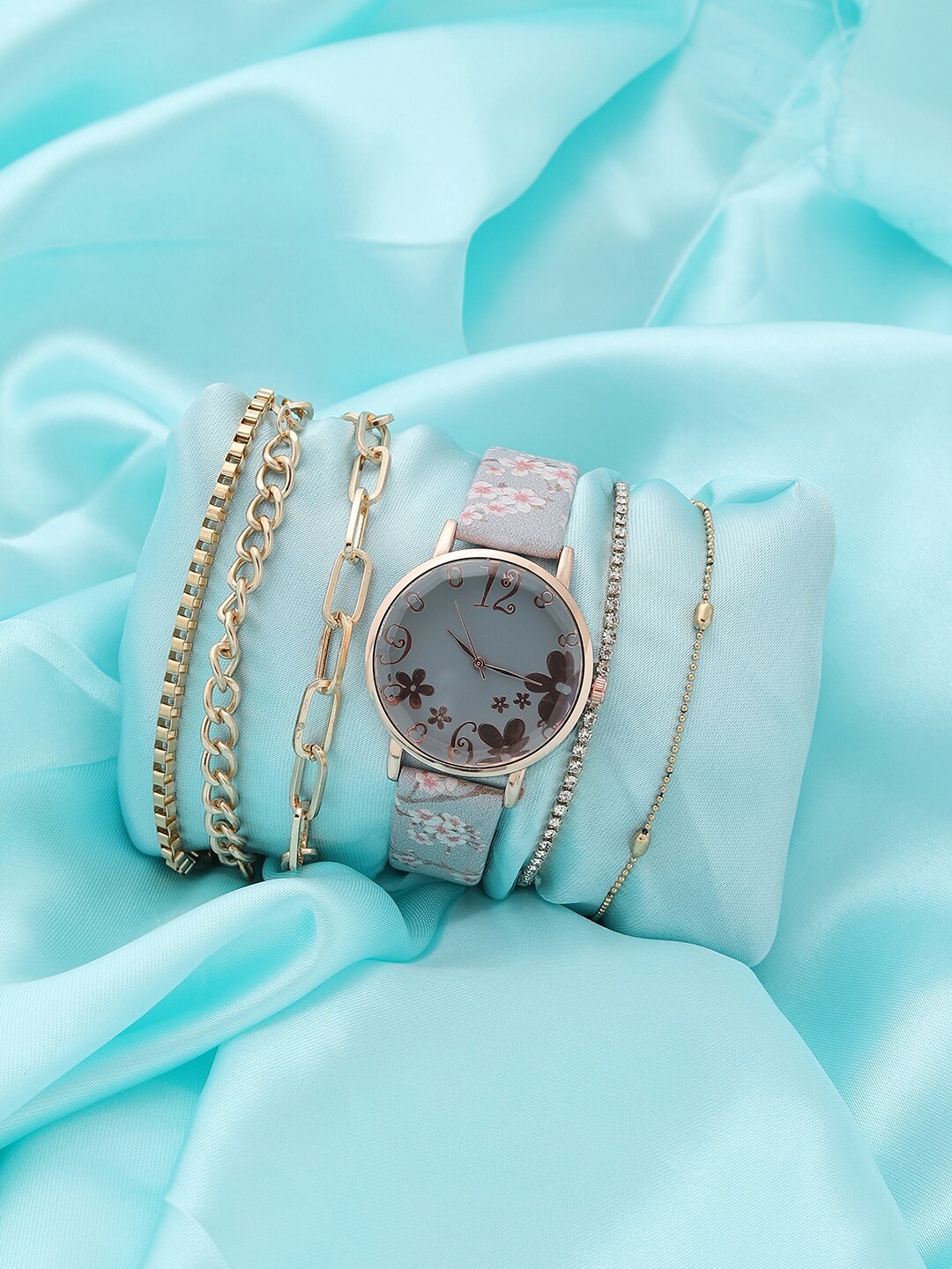 HAUTE SAUCE by Campus Sutra Women Grey Floral Print Watch Bracelet Gift Set AW22_HSWB5035
HAUTE SAUCE by Campus Sutra Women Grey Floral Print Watch Bracelet Gift Set AW22_HSWB5035