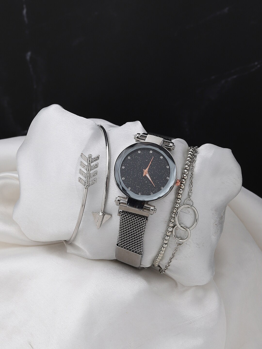 HAUTE SAUCE by Campus Sutra Women Silver Solid Watch & Bracelet Gift Set AW22_HSWB5022
HAUTE SAUCE by Campus Sutra Women Silver Solid Watch & Bracelet Gift Set AW22_HSWB5022