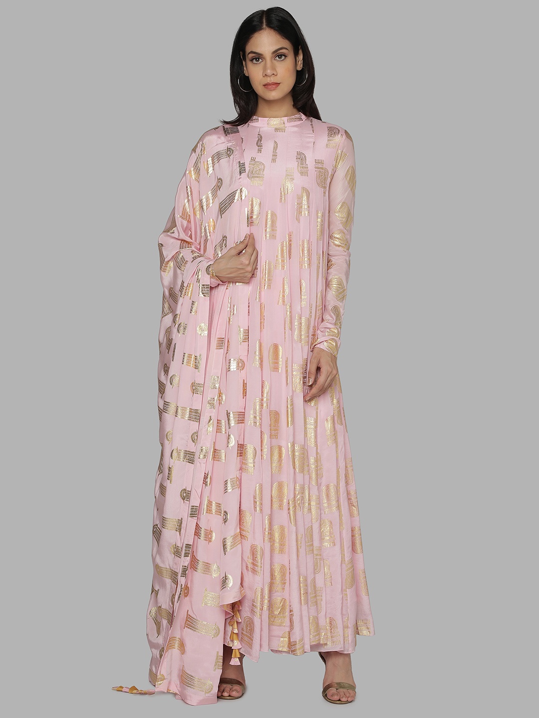 Masaba Women Pink Ethnic Motifs Printed Panelled Kurta with Churidar & With Dupatta
Masaba Women Pink Ethnic Motifs Printed Panelled Kurta with Churidar & With Dupatta