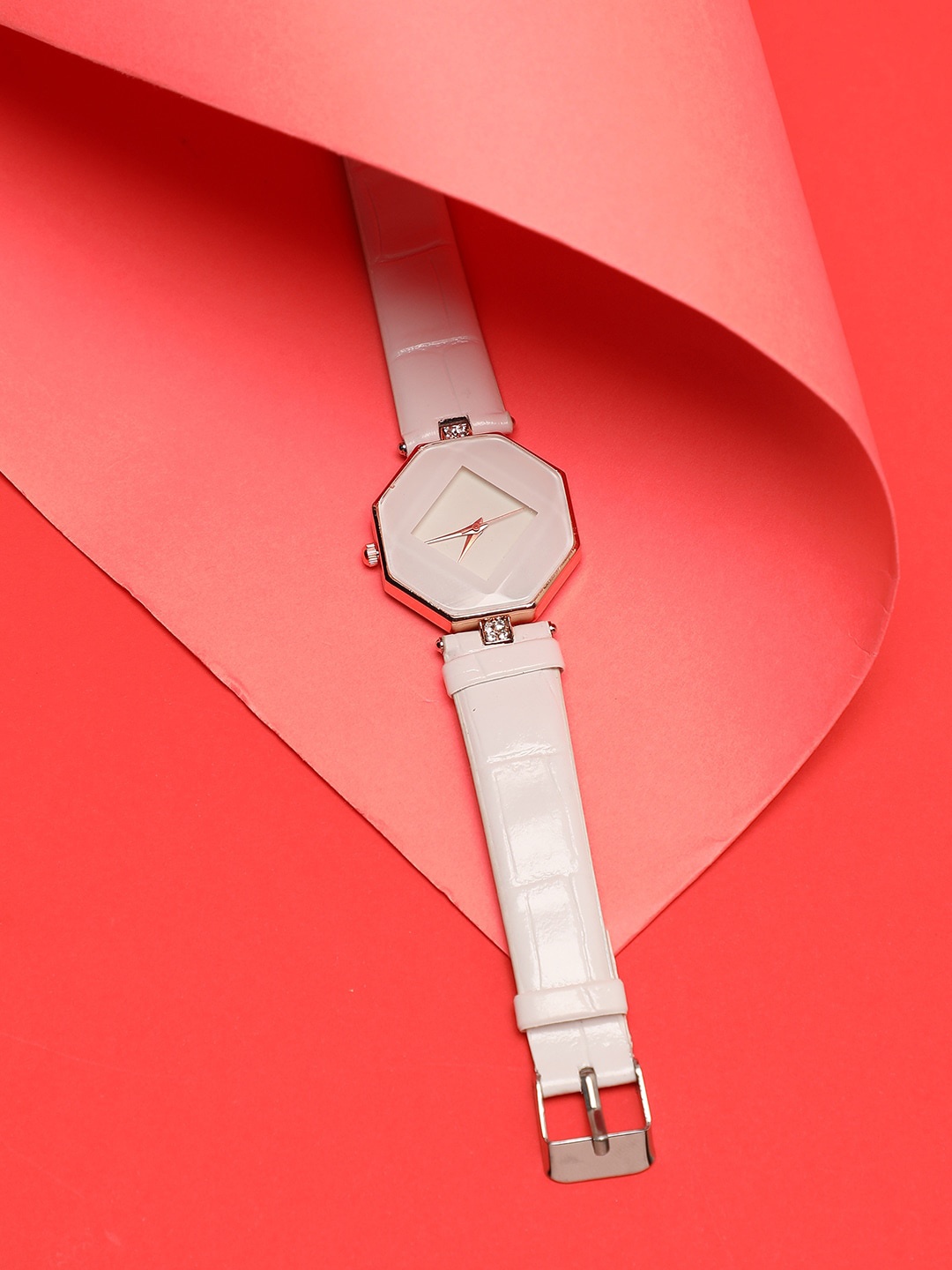HAUTE SAUCE by Campus Sutra Women White Printed Dial & White Leather Bracelet Style Straps Analogue Watch
HAUTE SAUCE by Campus Sutra Women White Printed Dial & White Leather Bracelet Style Straps Analogue Watch
