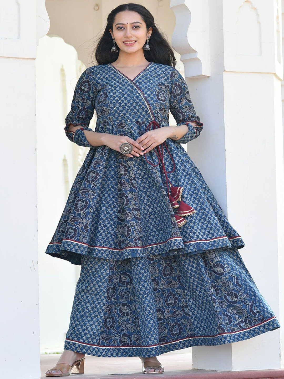 Mulmul Women Navy Blue Floral Printed Angrakha Pure Cotton Kurta with Palazzos
Mulmul Women Navy Blue Floral Printed Angrakha Pure Cotton Kurta with Palazzos