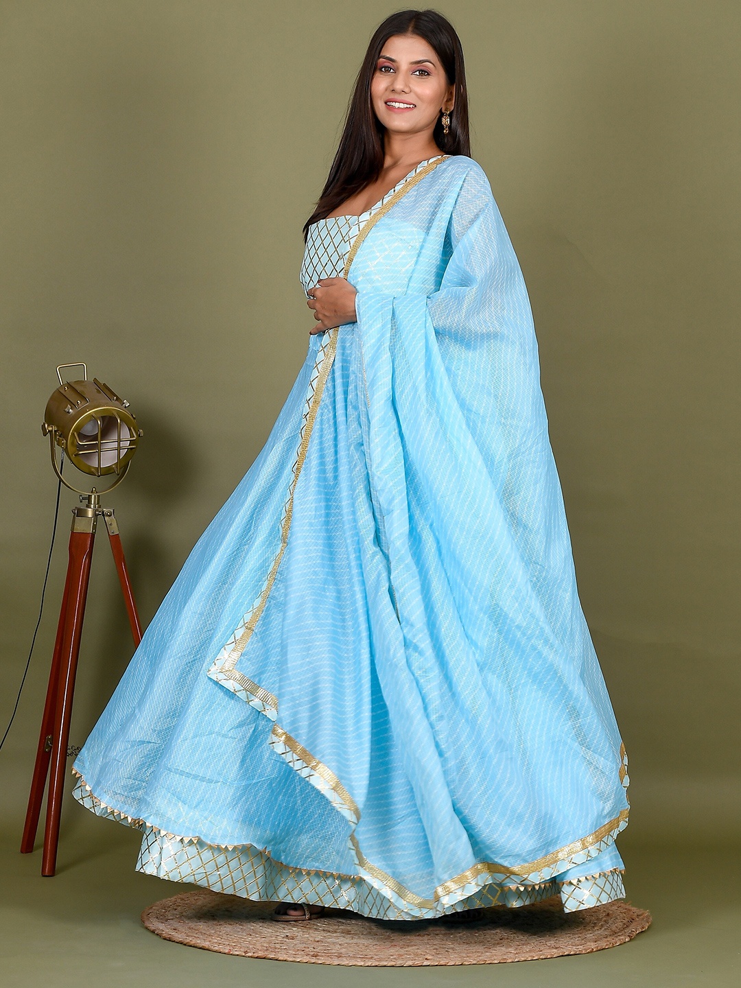 Kesarya Blue & Gold-Toned Embellished Ready to Wear Lehenga & Unstitched Blouse With Dupatta
Kesarya Blue & Gold-Toned Embellished Ready to Wear Lehenga & Unstitched Blouse With Dupatta