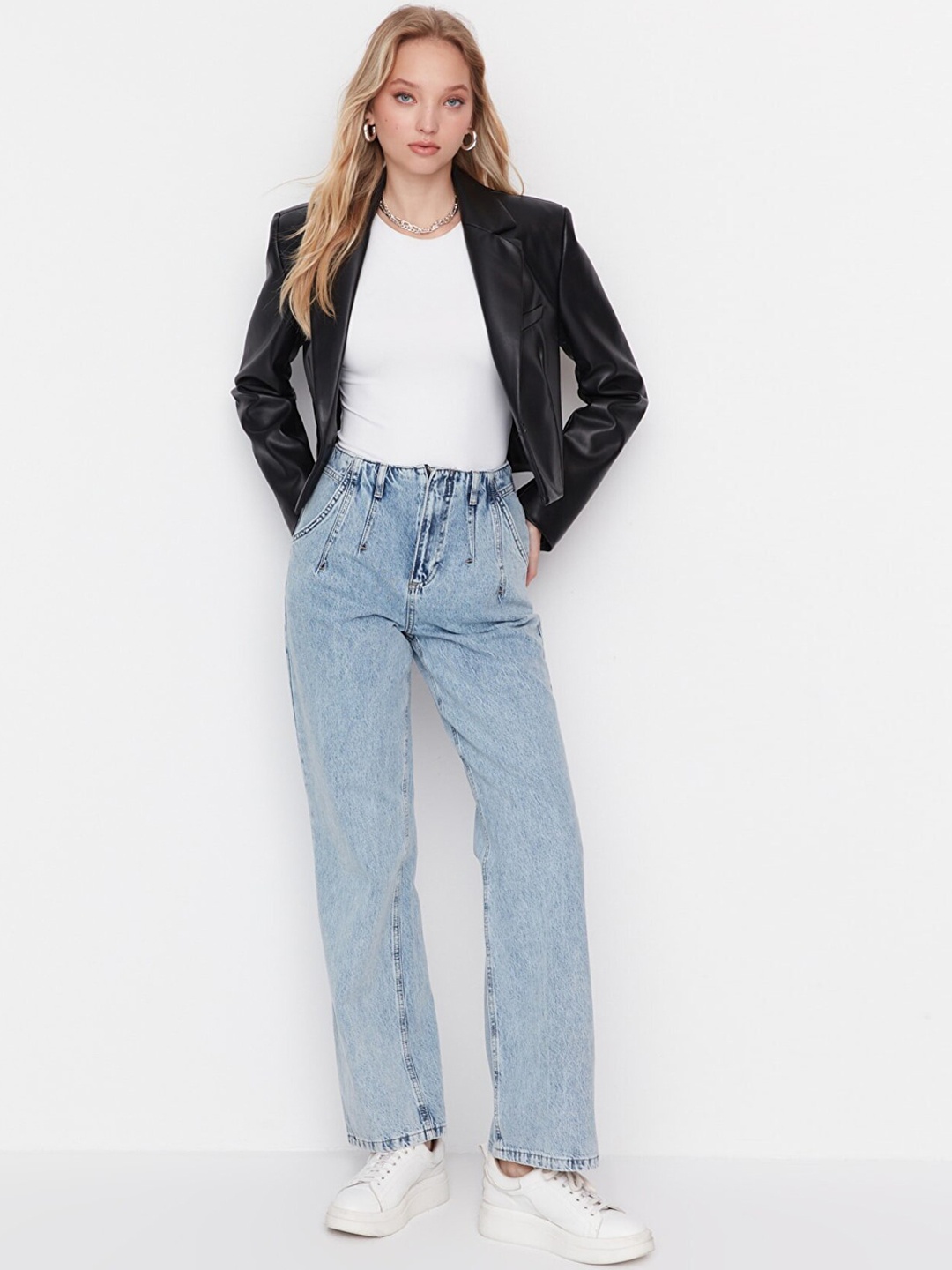 Trendyol Women Blue Straight Fit Heavy Fade Jeans