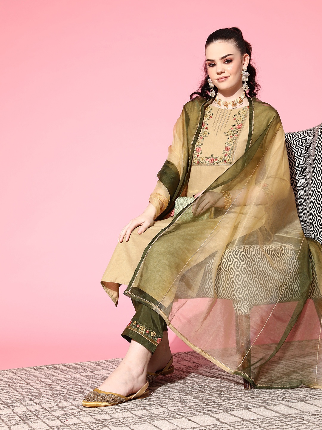 SheWill Beige & Green Floral Embroidered Gota Patti Detail Kurta with Trousers & Dupatta
SheWill Beige & Green Floral Embroidered Gota Patti Detail Kurta with Trousers & Dupatta
