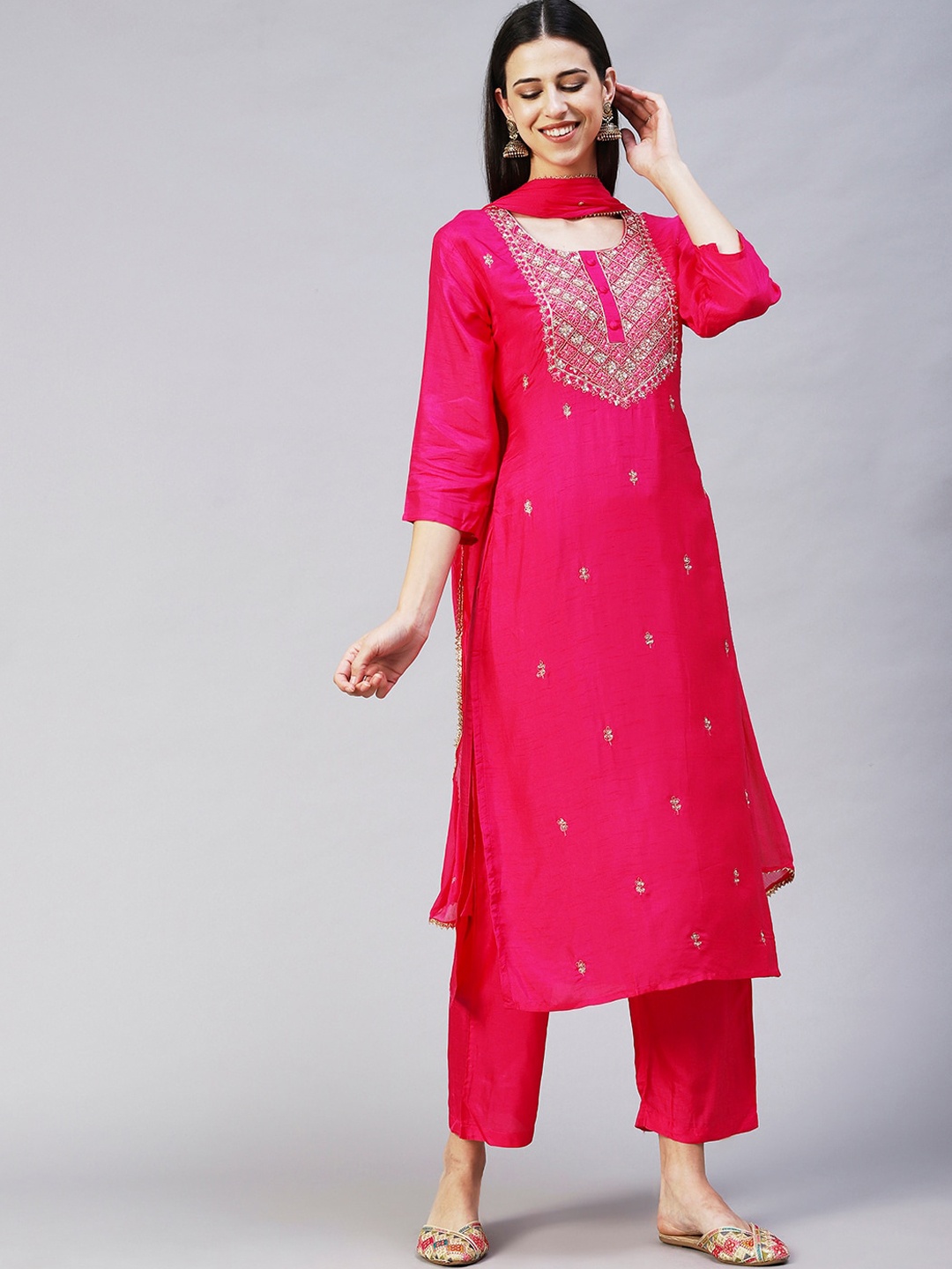 FASHOR Women Pink Floral Embroidered Beads and Stones Kurta with Trousers & With Dupatta
FASHOR Women Pink Floral Embroidered Beads and Stones Kurta with Trousers & With Dupatta