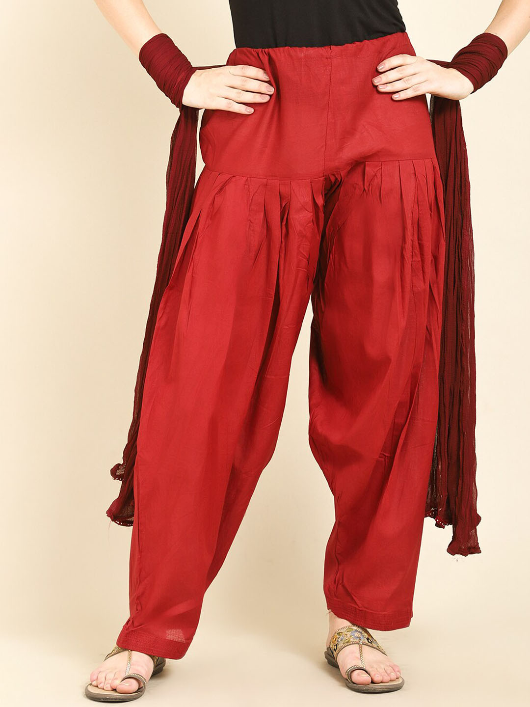 Miaz Lifestyle Women Red Solid Patiala Salwar & Dupatta Set 
Miaz Lifestyle Women Red Solid Patiala Salwar & Dupatta Set