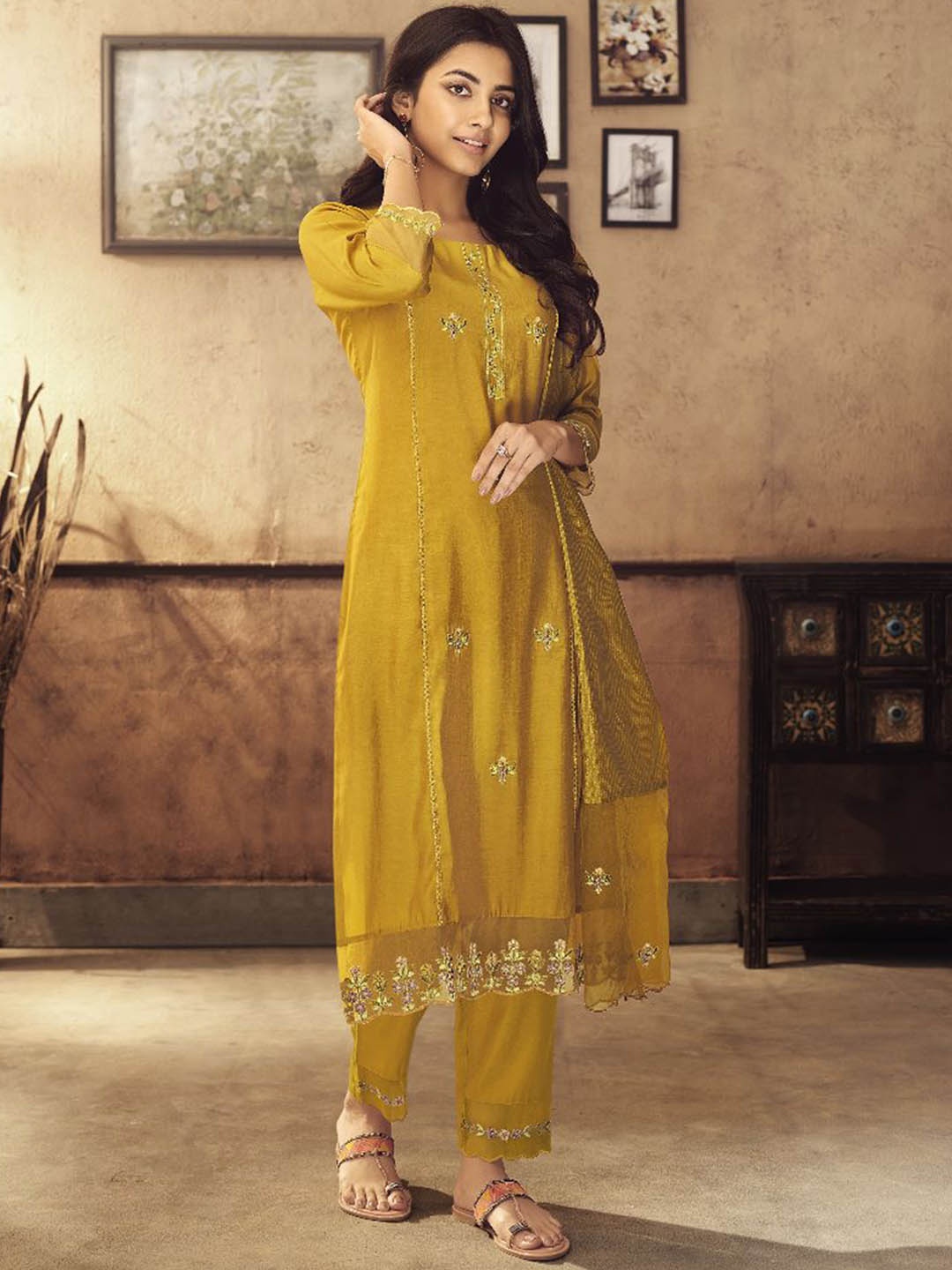 AUTUMN LANE Women Yellow Floral Embroidered Thread Work Kurta with Trousers & With Dupatta
AUTUMN LANE Women Yellow Floral Embroidered Thread Work Kurta with Trousers & With Dupatta