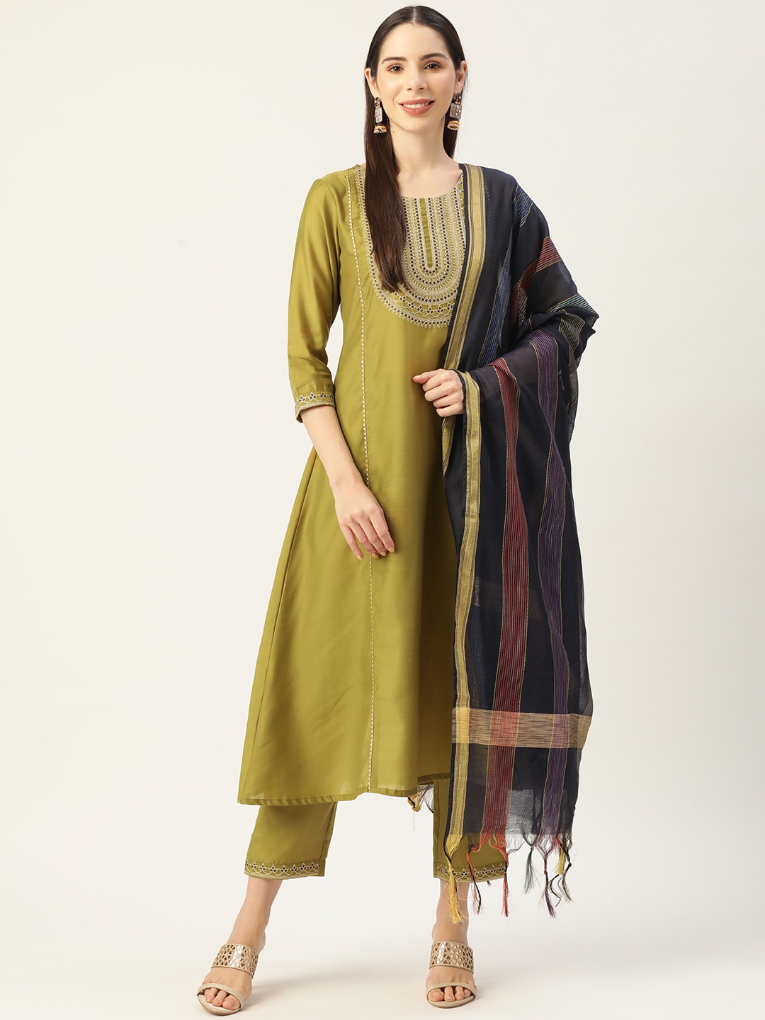 MissKurti Women Olive Green Embroidered Gotta Patti Kurta with Trousers & With Dupatta
MissKurti Women Olive Green Embroidered Gotta Patti Kurta with Trousers & With Dupatta