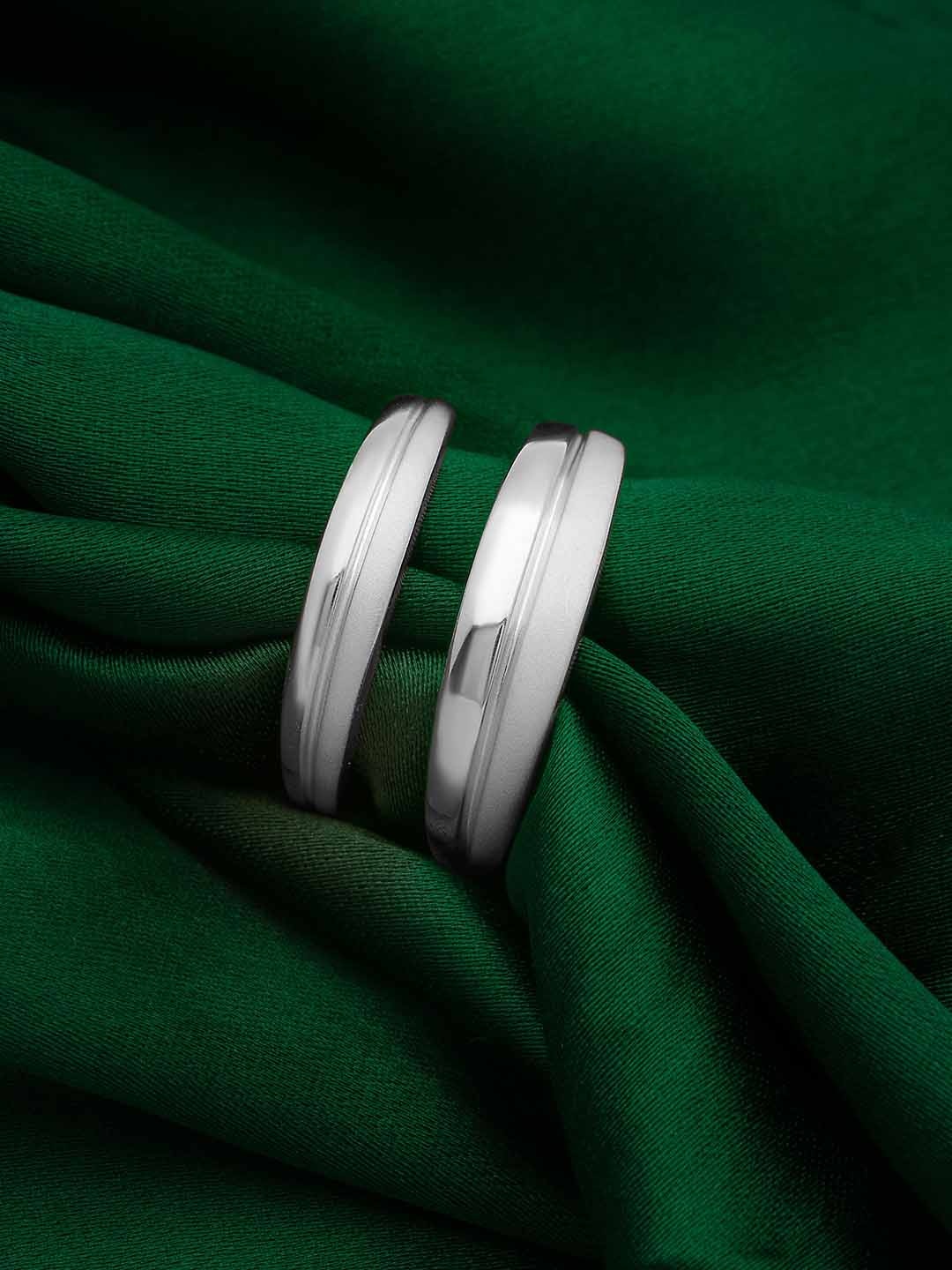 SILBERRY Pack Of 2 925 Sterling Silver Rhodium-Plated Silver-Toned Love Band Couple Rings
SILBERRY Pack Of 2 925 Sterling Silver Rhodium-Plated Silver-Toned Love Band Couple Rings