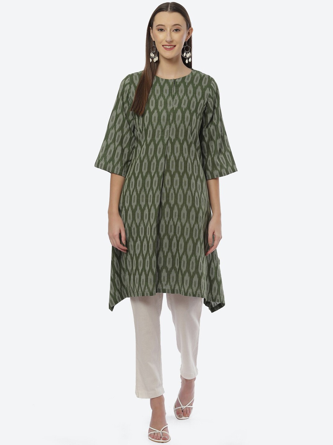 Biba Women Green Ethnic Motifs Printed Keyhole Neck Flared Sleeves Thread Work Kurta
Biba Women Green Ethnic Motifs Printed Keyhole Neck Flared Sleeves Thread Work Kurta