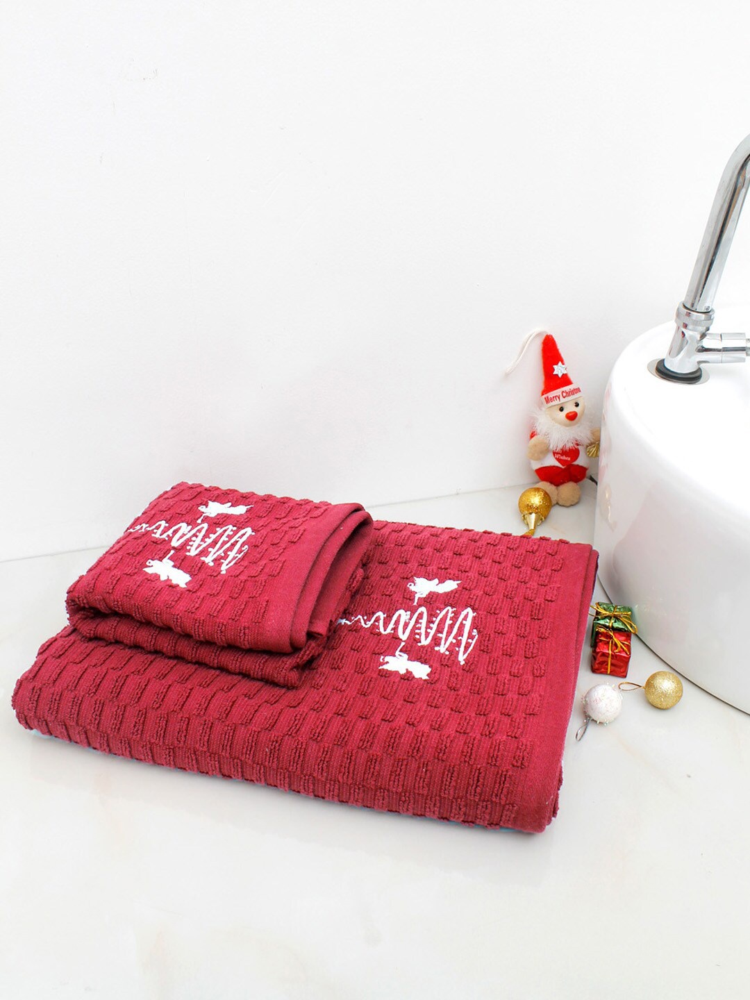 AVI Living Red Set Of 2 Christmas Embroidered 500 GSM Pure Cotton Hand & Bath Towels
AVI Living Red Set Of 2 Christmas Embroidered 500 GSM Pure Cotton Hand & Bath Towels