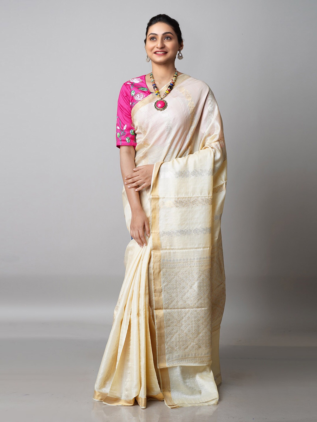 Unnati Silks Cream-Coloured & Gold-Toned Woven Design Pure Silk Handloom Tussar Zari Saree
Unnati Silks Cream-Coloured & Gold-Toned Woven Design Pure Silk Handloom Tussar Zari Saree