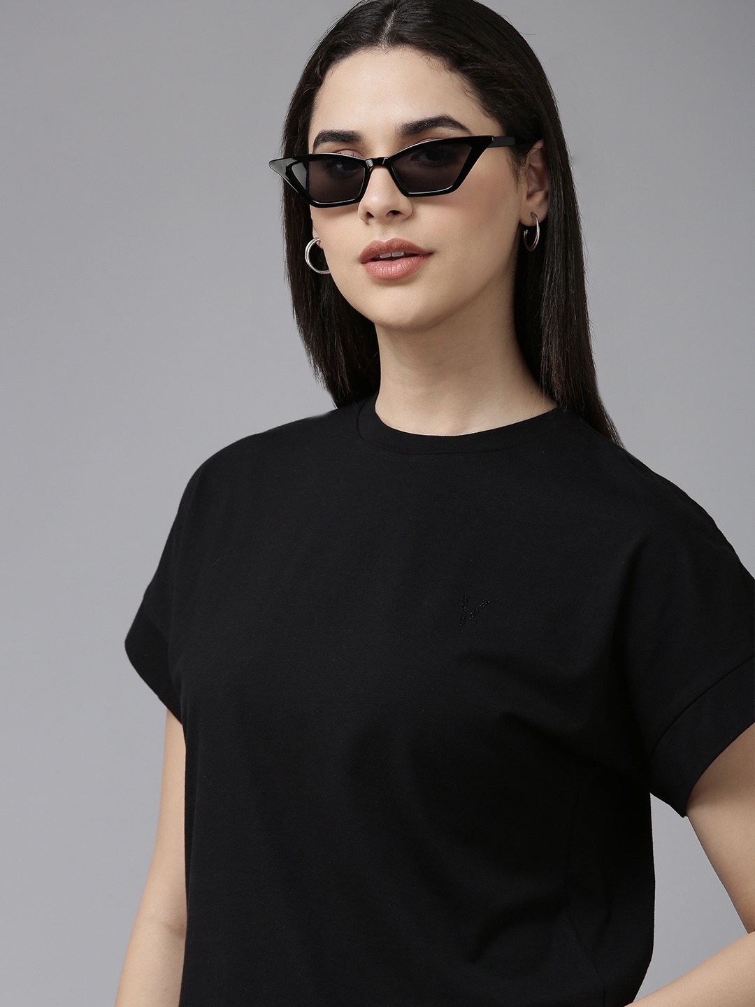 Van Heusen Woman Women Solid Extended Sleeves Knitted T-shirt With Embellished Detail, Black
Van Heusen Woman Women Solid Extended Sleeves Knitted T-shirt With Embellished Detail, Black